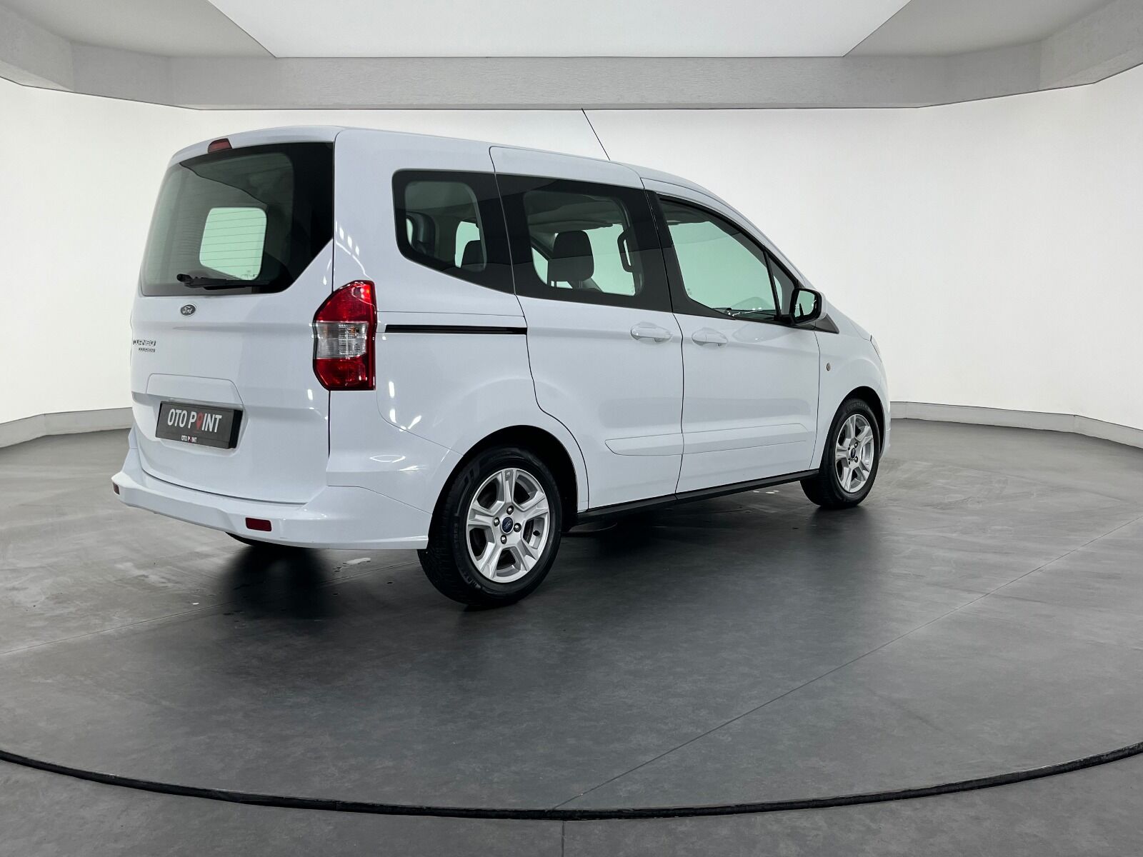 Ford Tourneo Courier 1.5 TDCI Deluxe - 2023 - Detay