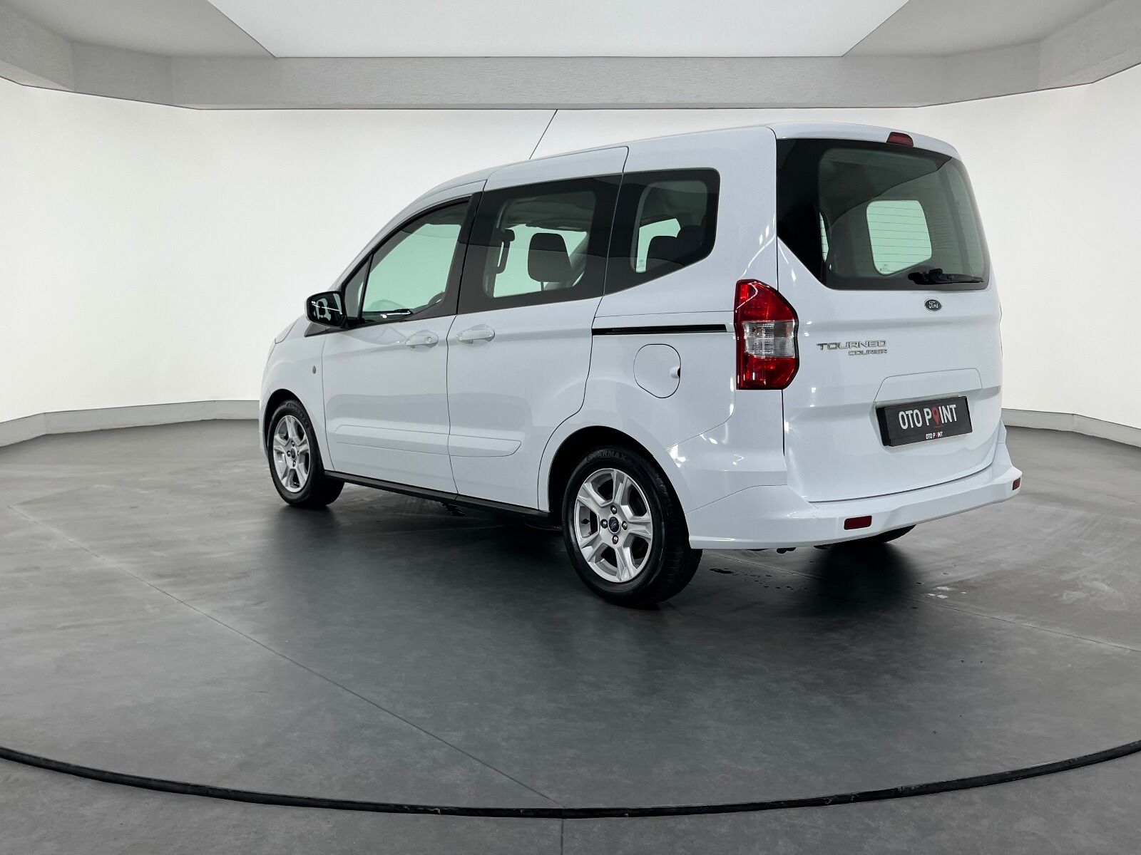Ford Tourneo Courier 1.5 TDCI Deluxe - 2023 - Detay