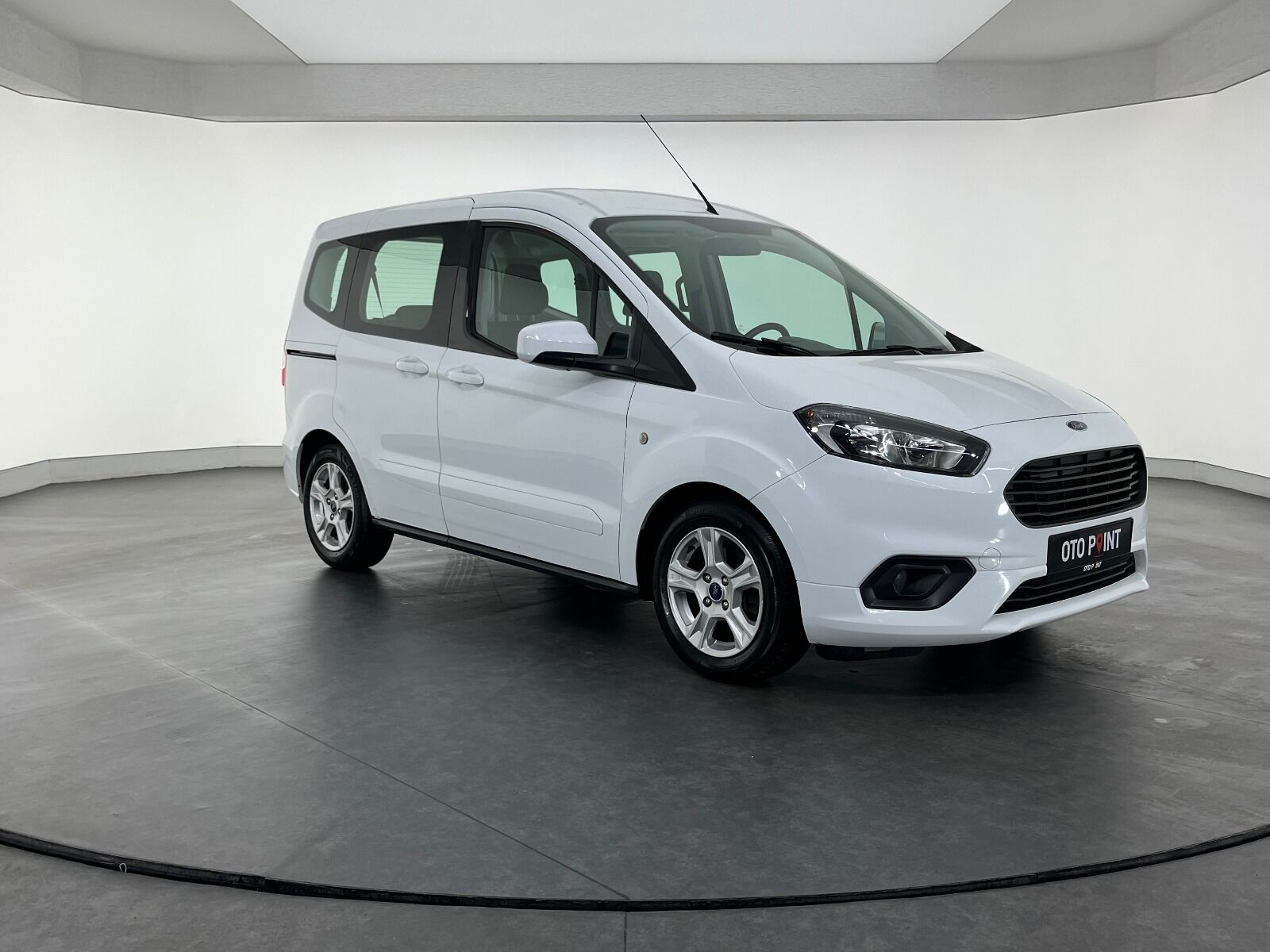 Ford Tourneo Courier 1.5 TDCI Deluxe - 2023 - Detay