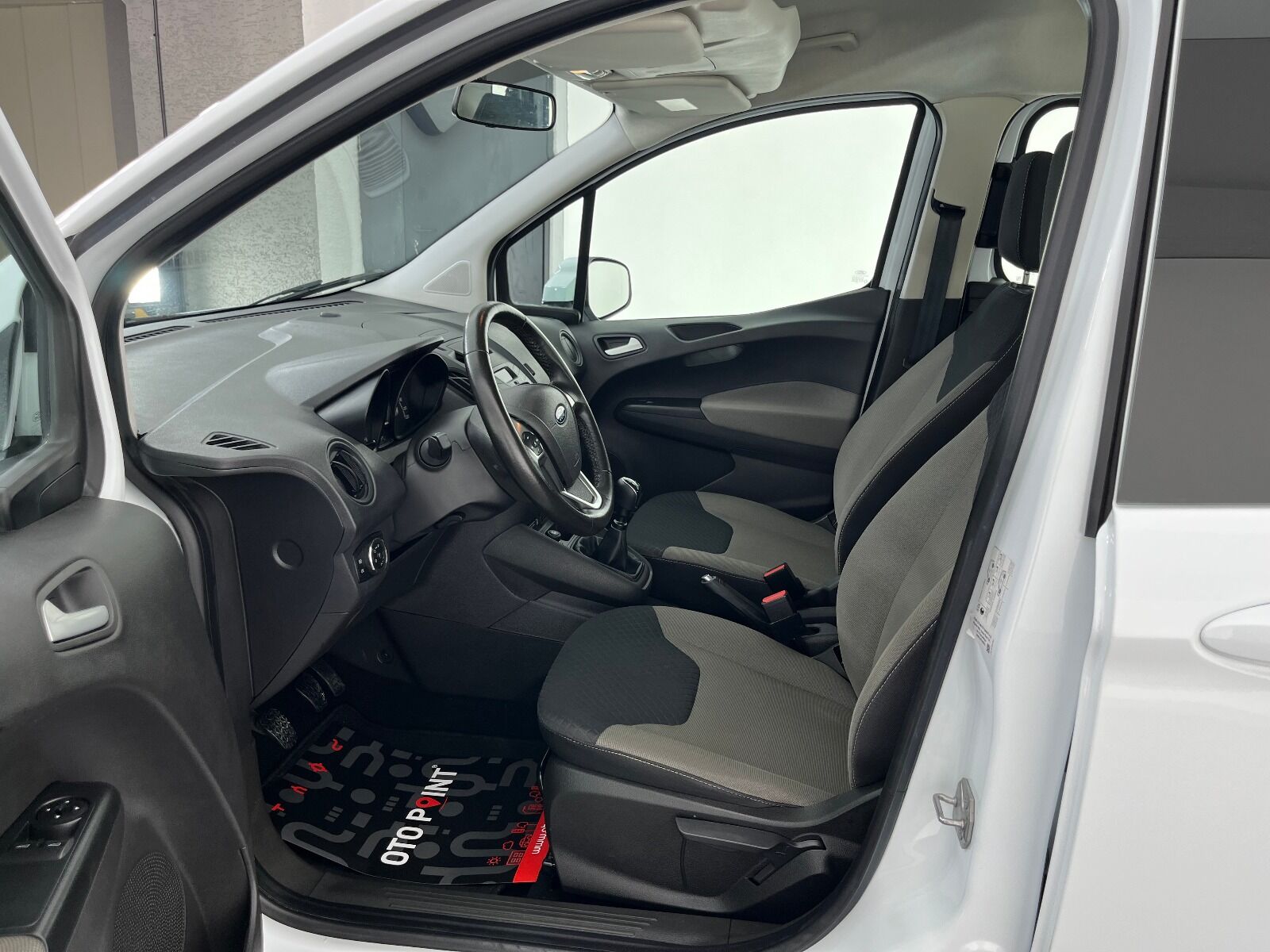 Ford Tourneo Courier 1.5 TDCI Deluxe - 2023 - Detay