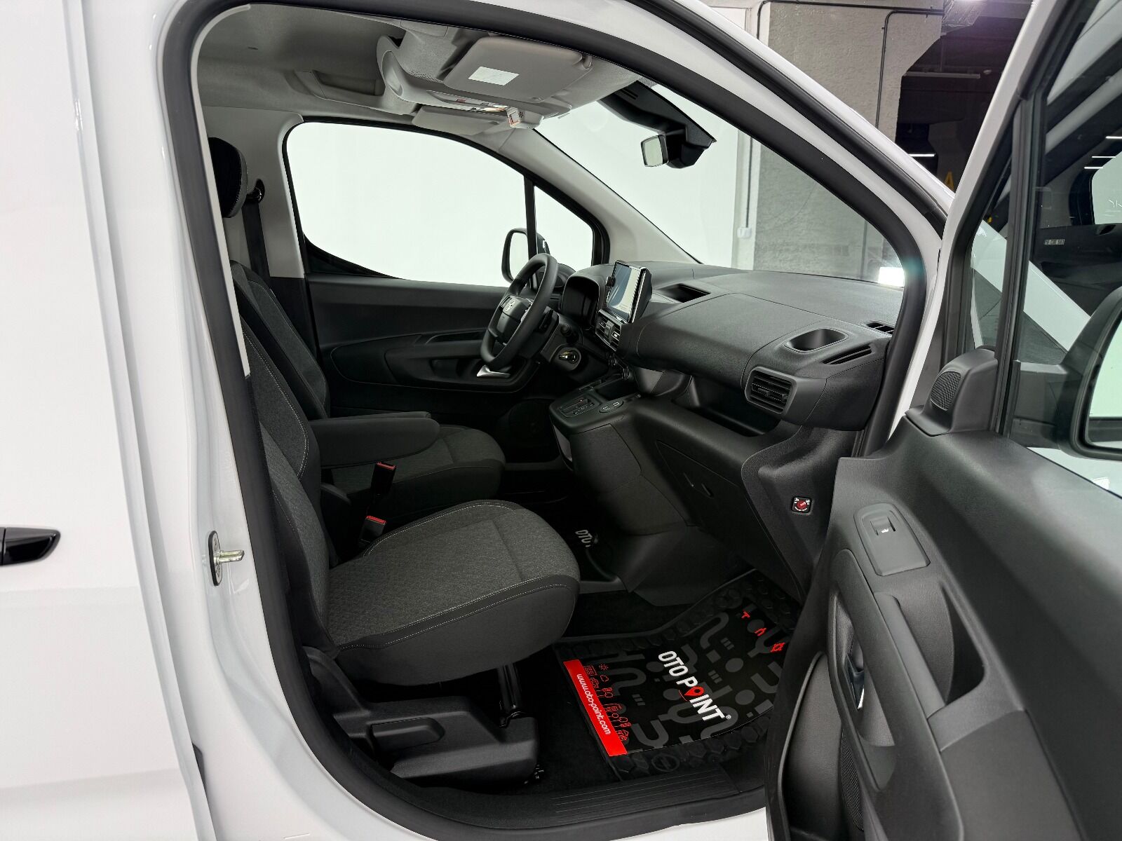 Opel Combo 1.5 D Essential - 2026 - Detay