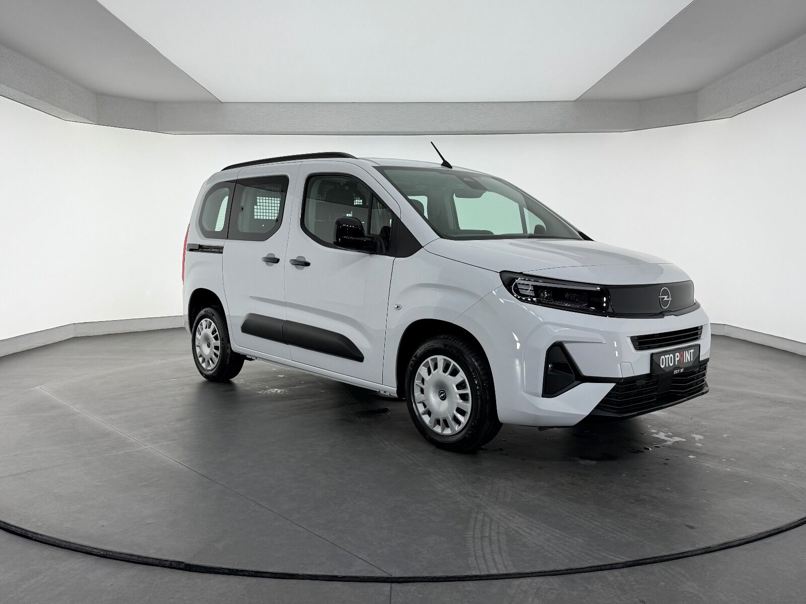 Opel Combo 1.5 D Essential - 2026 - Detay