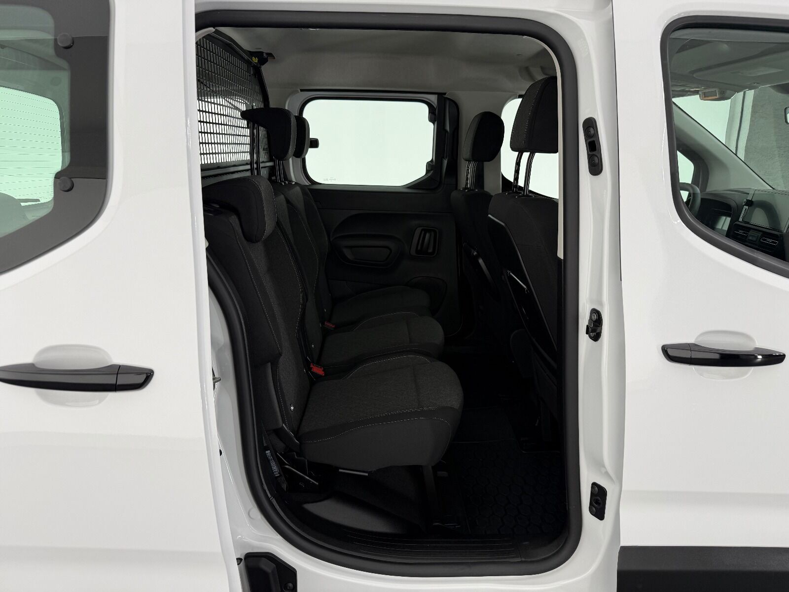 Opel Combo 1.5 D Essential - 2026 - Detay