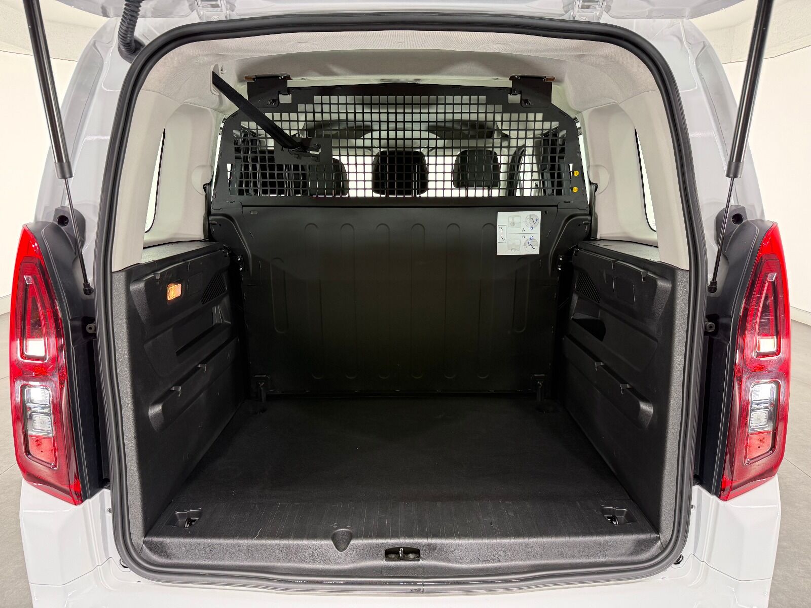 Opel Combo 1.5 D Essential - 2026 - Detay