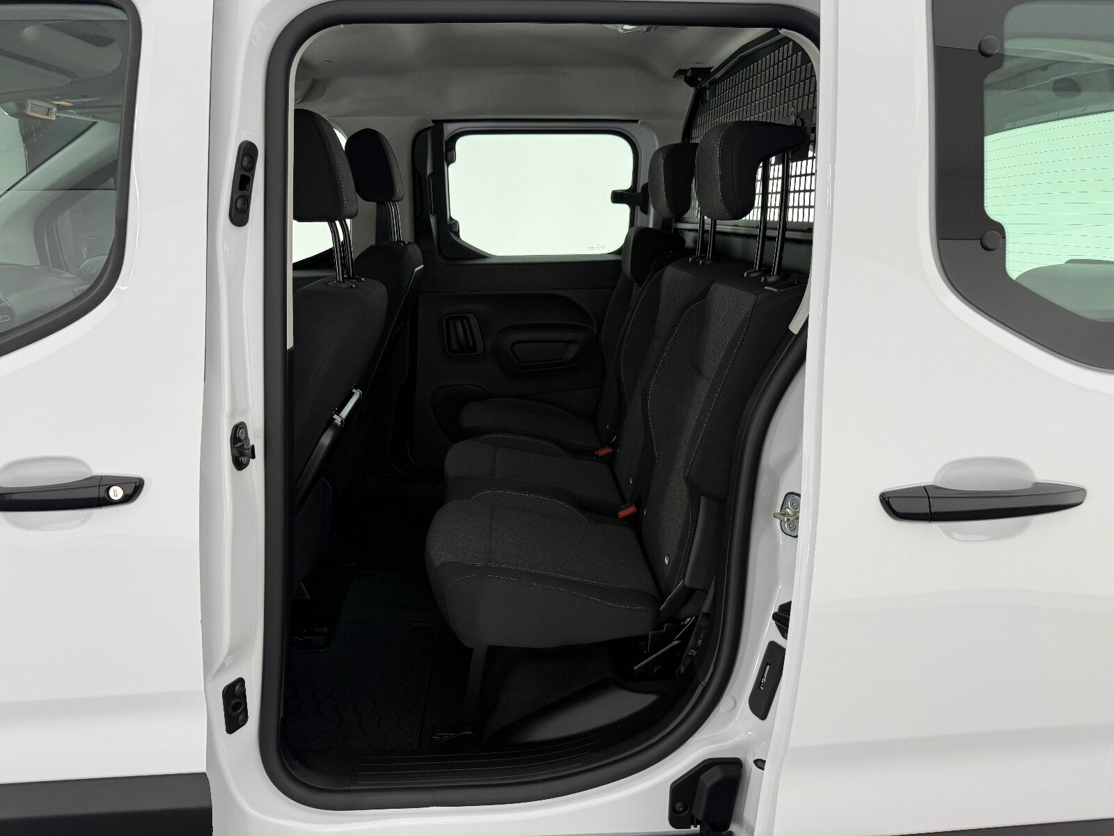 Opel Combo 1.5 D Essential - 2026 - Detay
