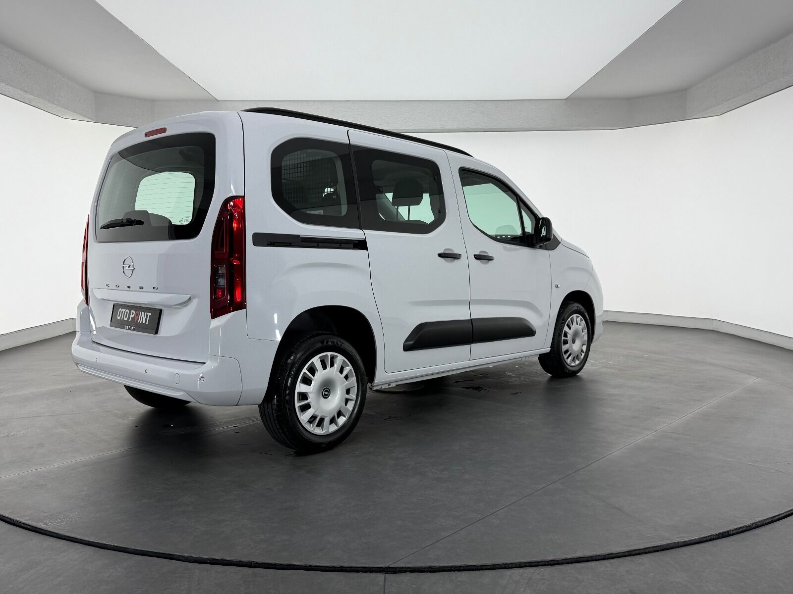 Opel Combo 1.5 D Essential - 2026 - Detay