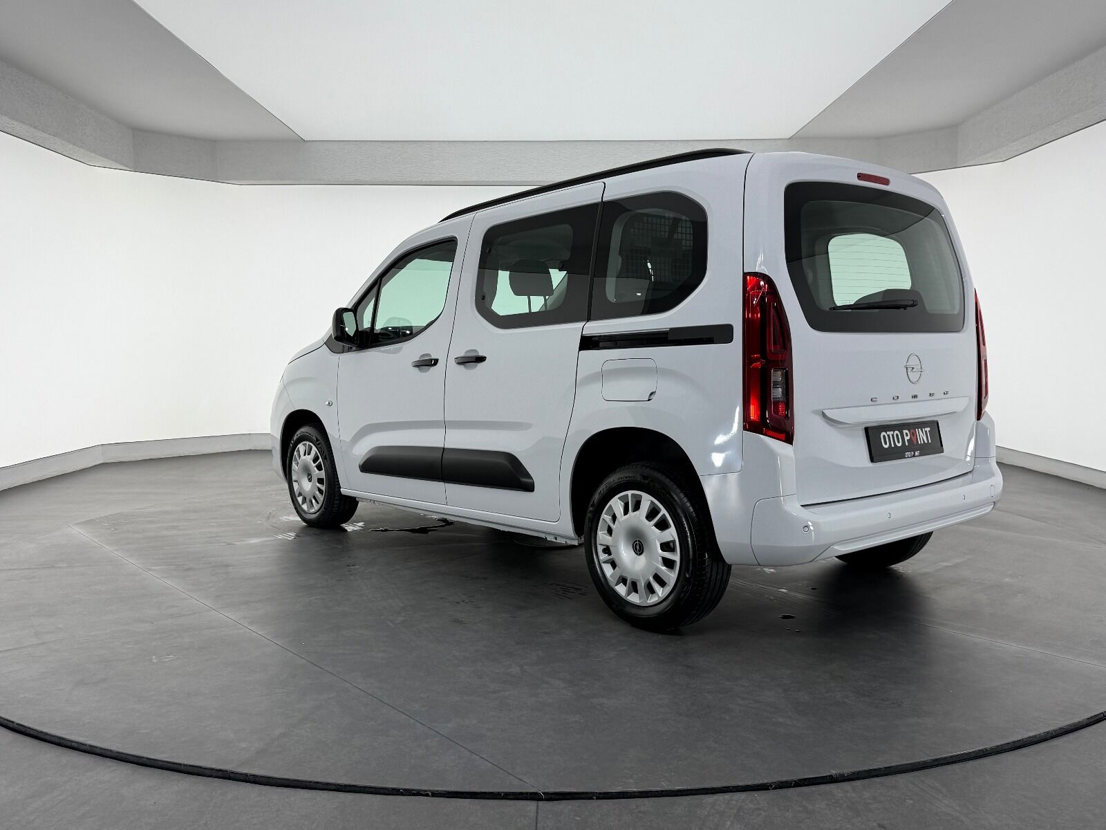 Opel Combo 1.5 D Essential - 2026 - Detay