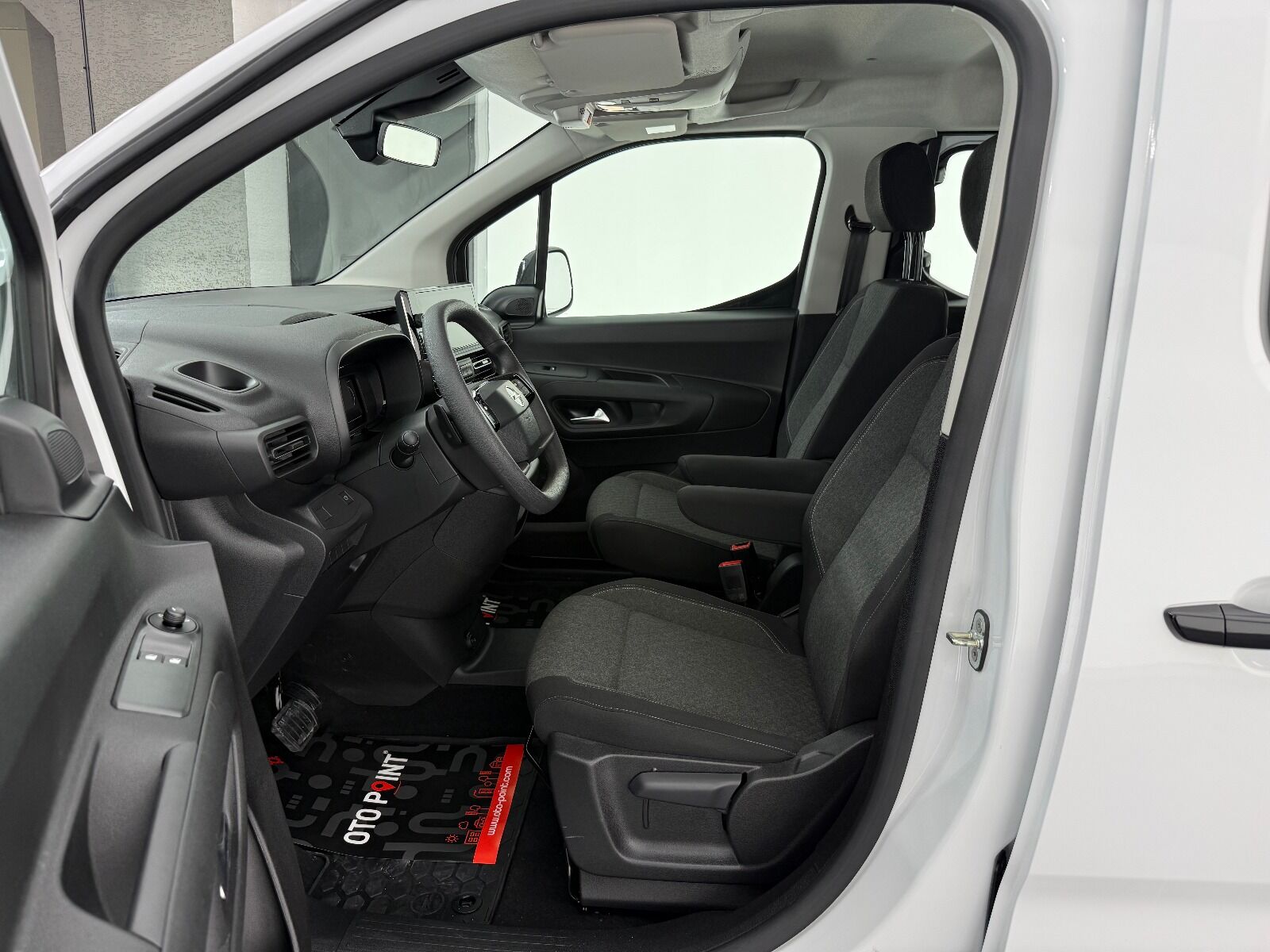 Opel Combo 1.5 D Essential - 2026 - Detay
