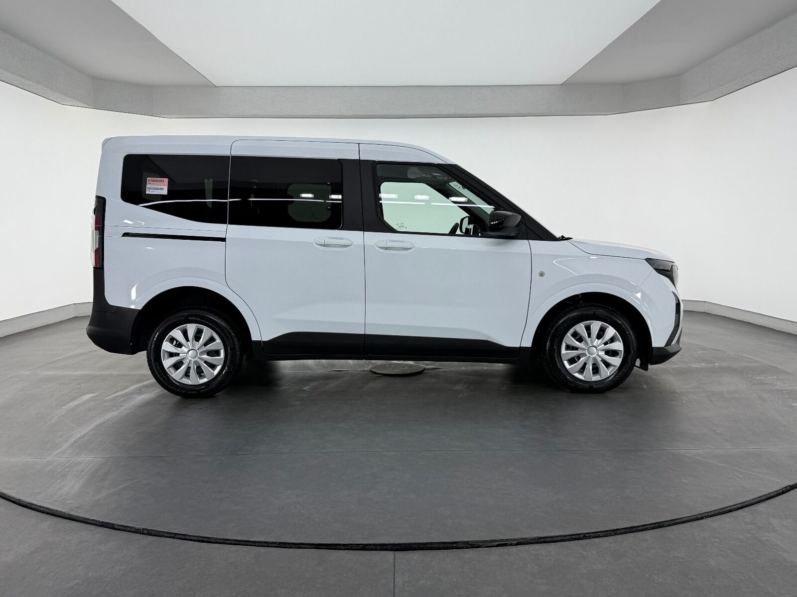 Ford Tourneo Courier 1.0 EcoBoost Deluxe - 2025 - Detay