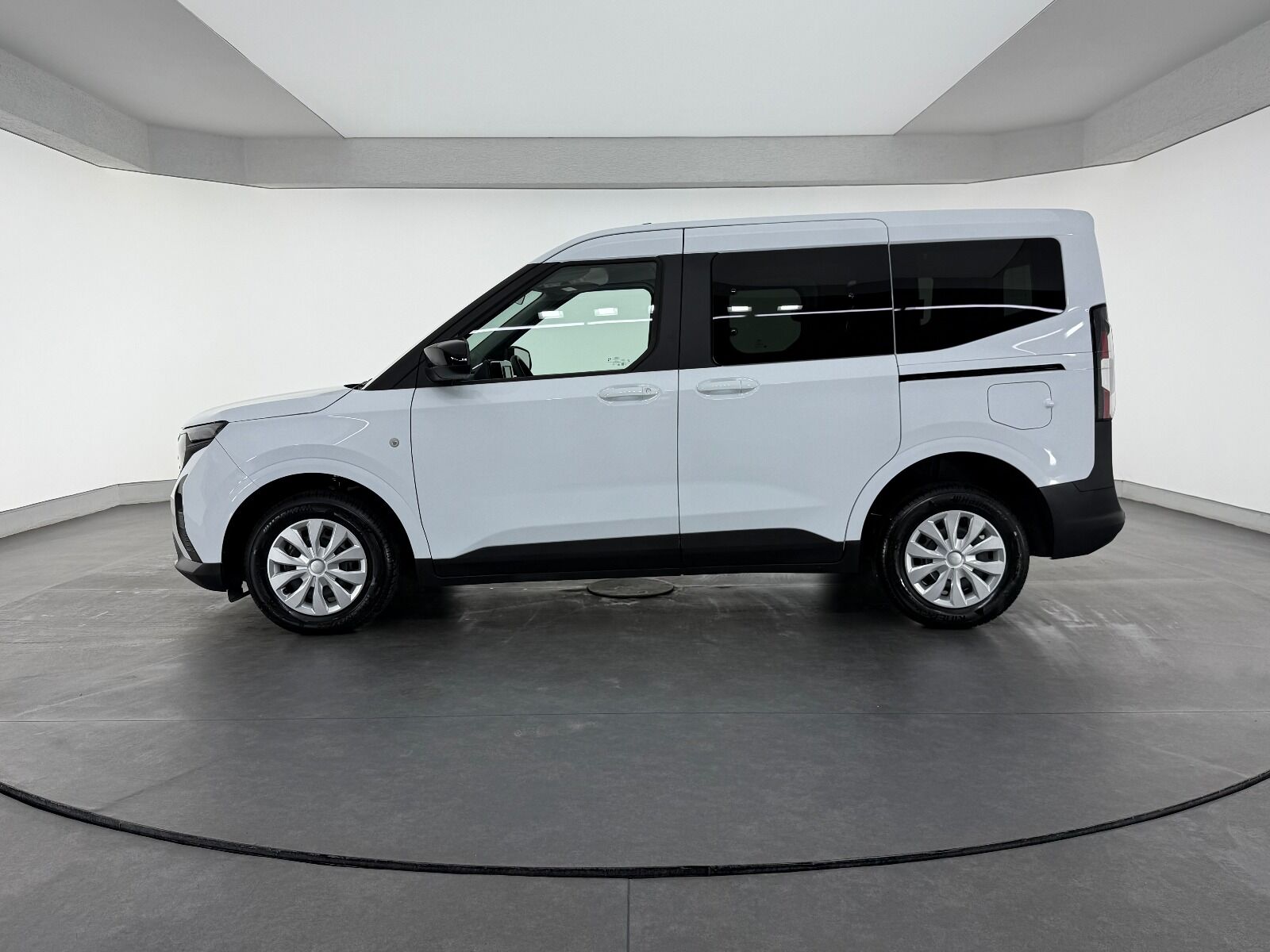 Ford Tourneo Courier 1.0 EcoBoost Deluxe - 2025 - Detay