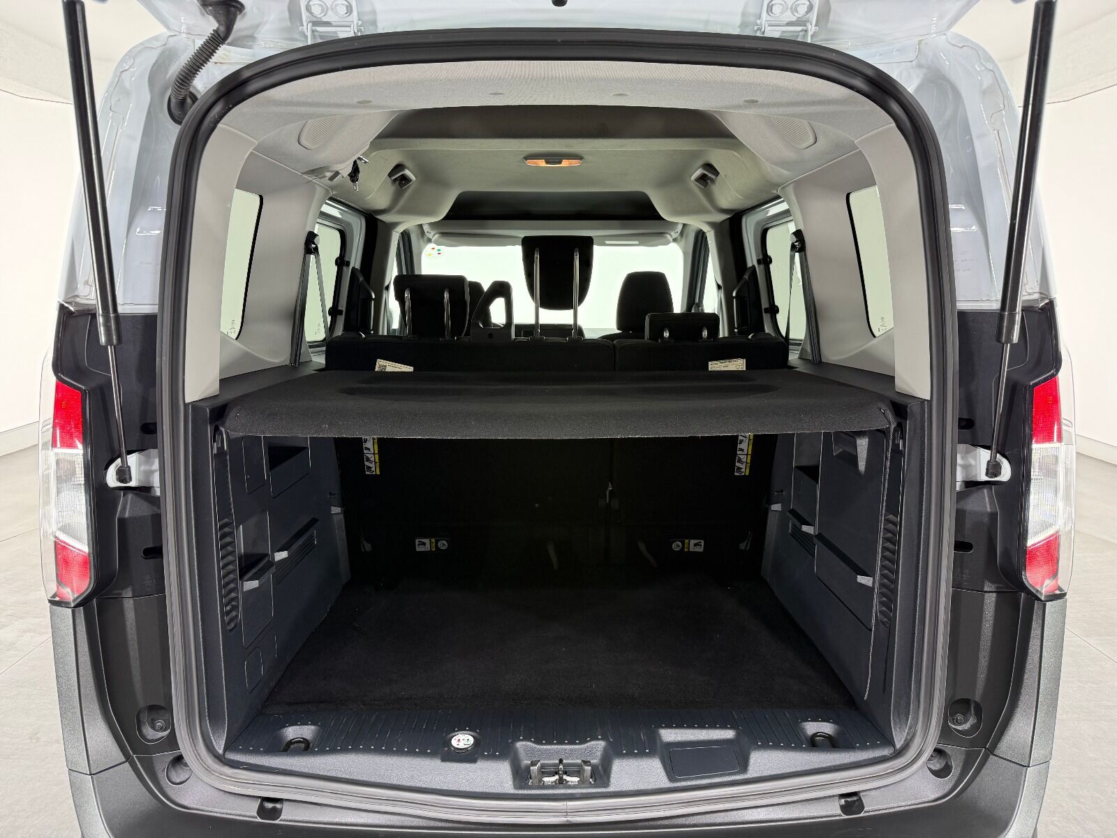 Ford Tourneo Courier 1.0 EcoBoost Deluxe - 2025 - Detay