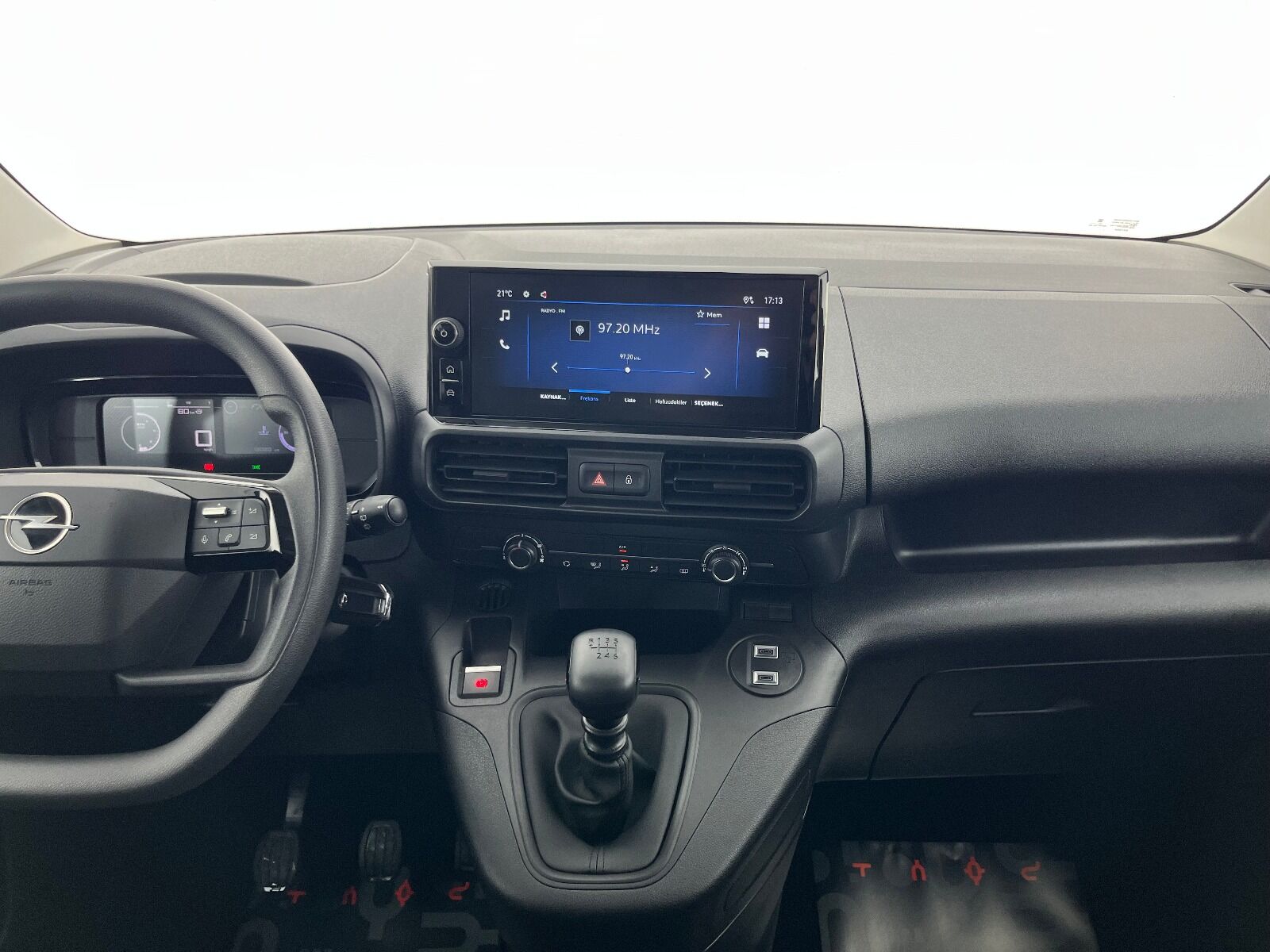 Opel Combo 1.5 D Essential - 2025 - Detay