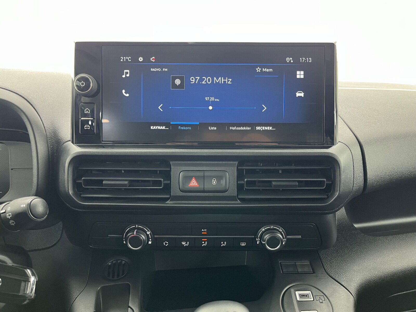 Opel Combo 1.5 D Essential - 2025 - Detay