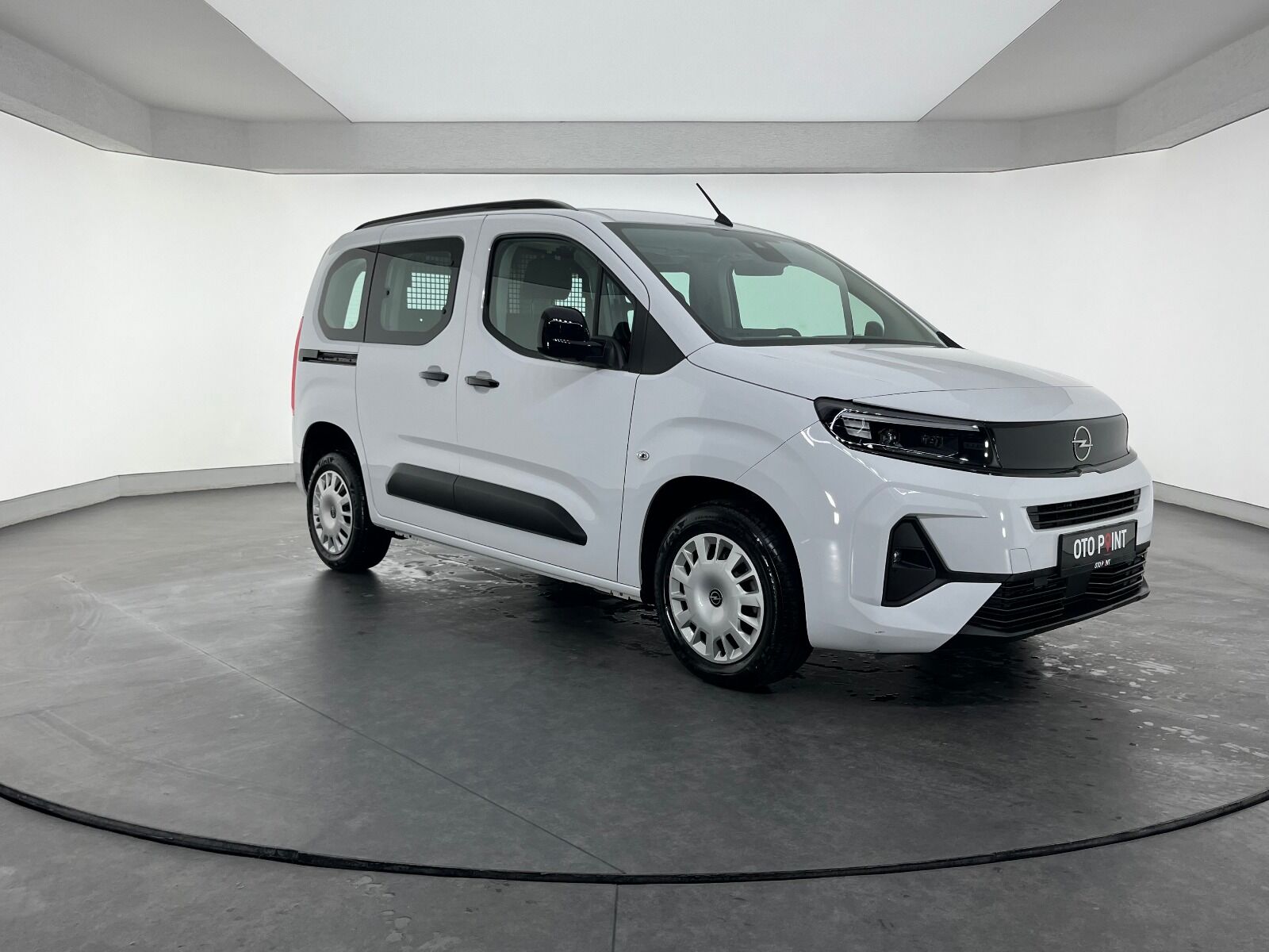 Opel Combo 1.5 D Essential - 2025 - Detay
