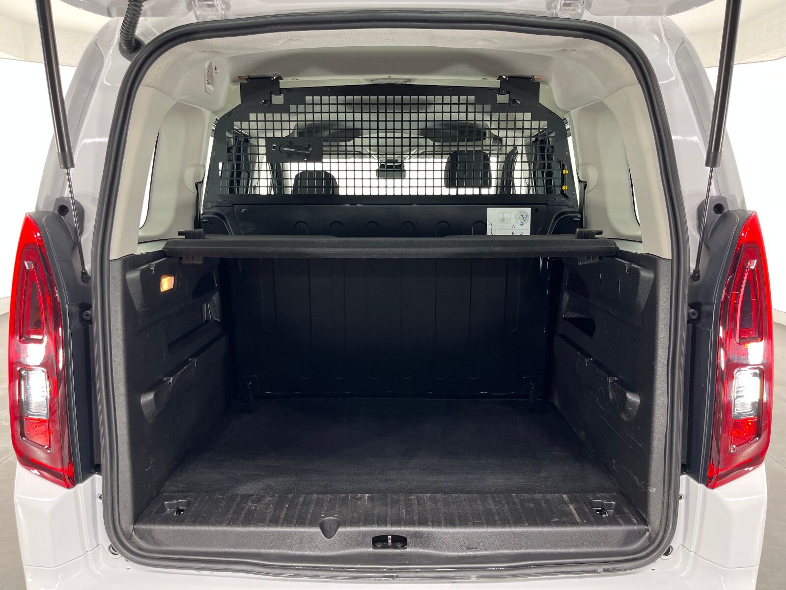 Opel Combo 1.5 D Essential - 2025 - Detay