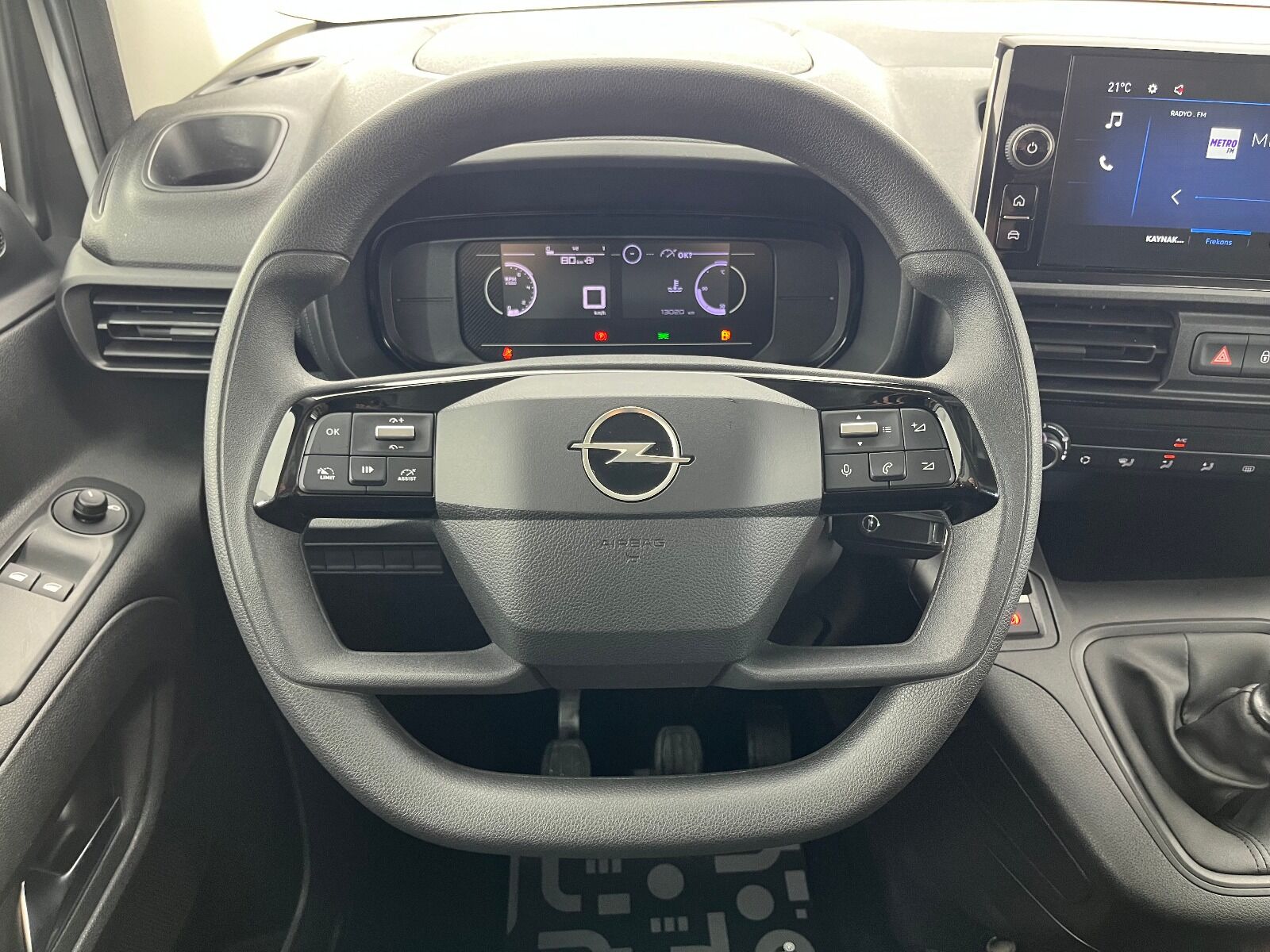 Opel Combo 1.5 D Essential - 2025 - Detay