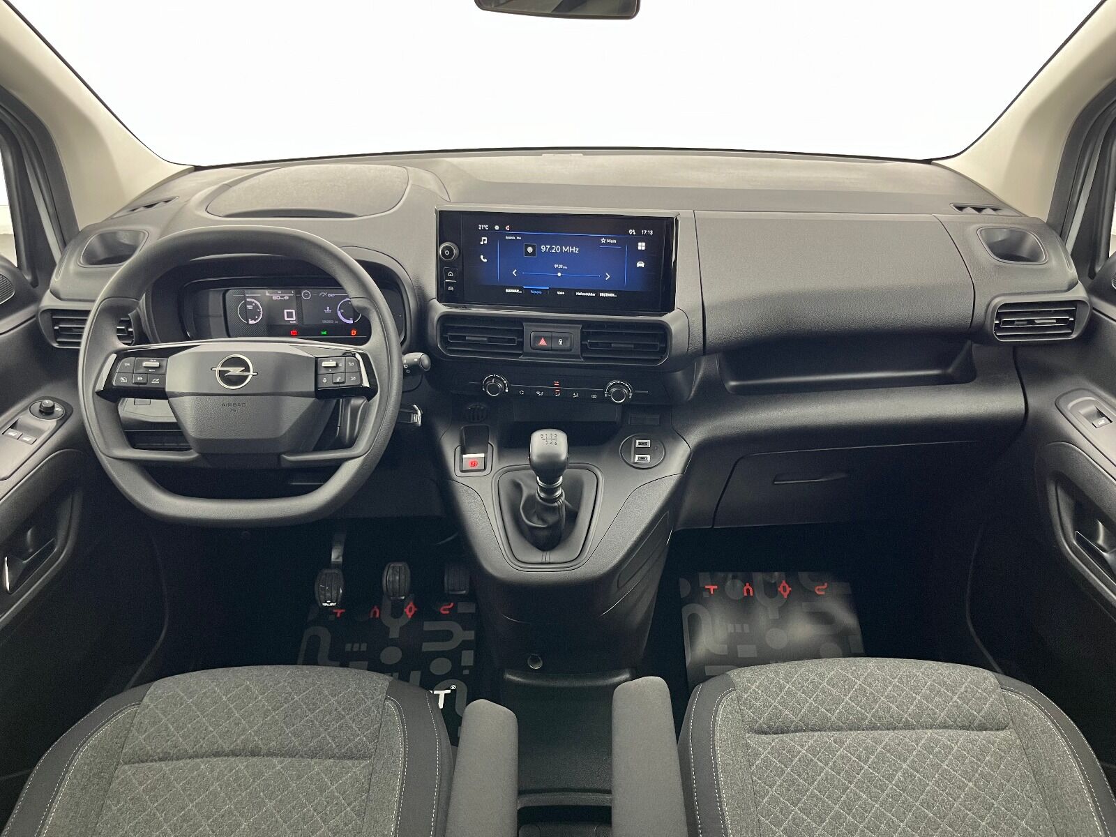 Opel Combo 1.5 D Essential - 2025 - Detay