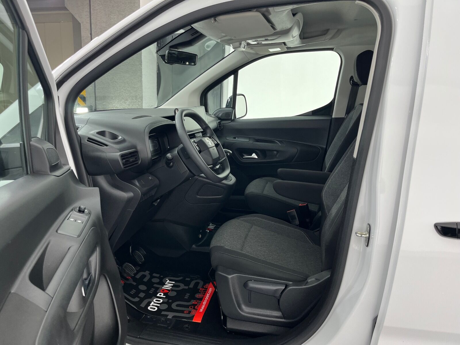 Opel Combo 1.5 D Essential - 2025 - Detay