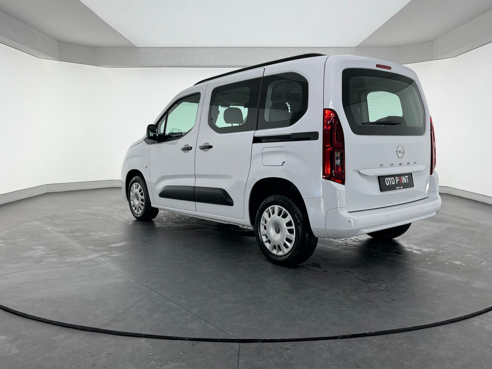 Opel Combo 1.5 D Essential - 2025 - Detay
