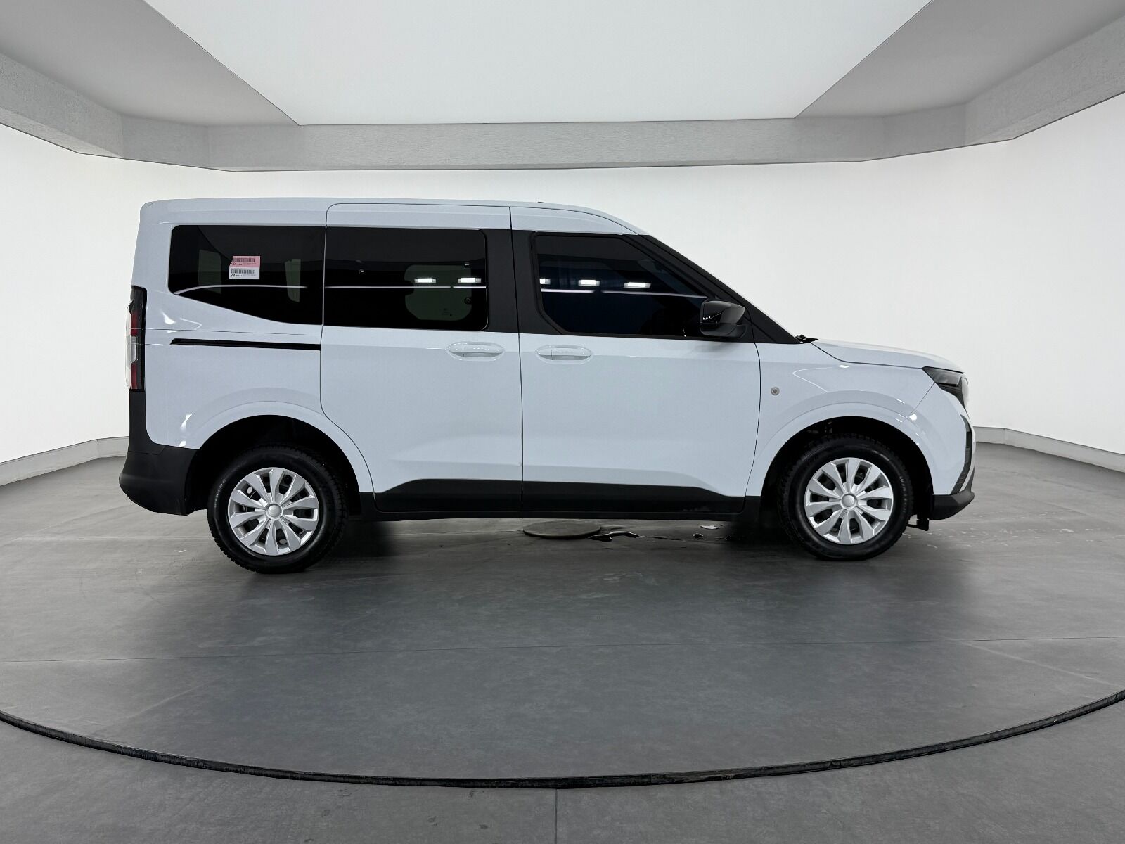 Ford Tourneo Courier 1.5L EcoBlue Deluxe - 2025 - Detay