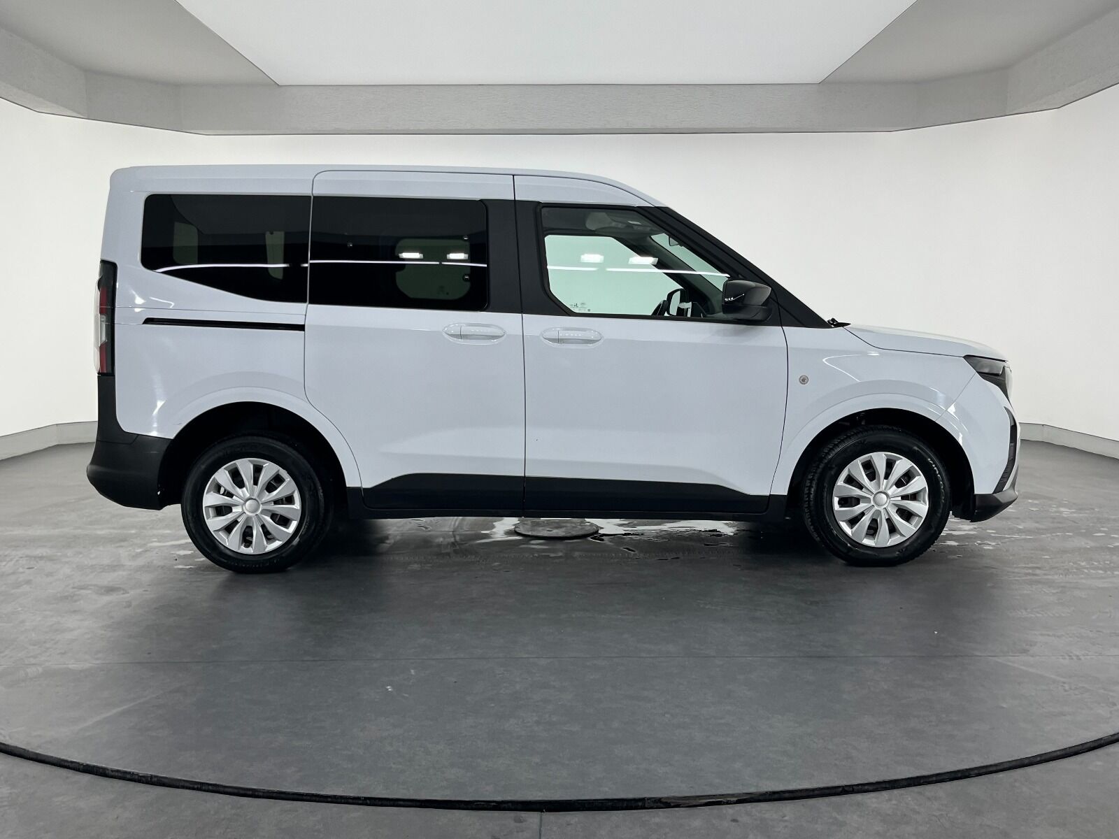 Ford Tourneo Courier Kombi 1.5 EcoBlue Deluxe - 2025 - Detay