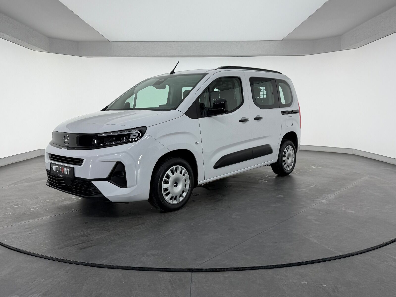 Opel Combo 1.5 D Essential - 2026 - Detay