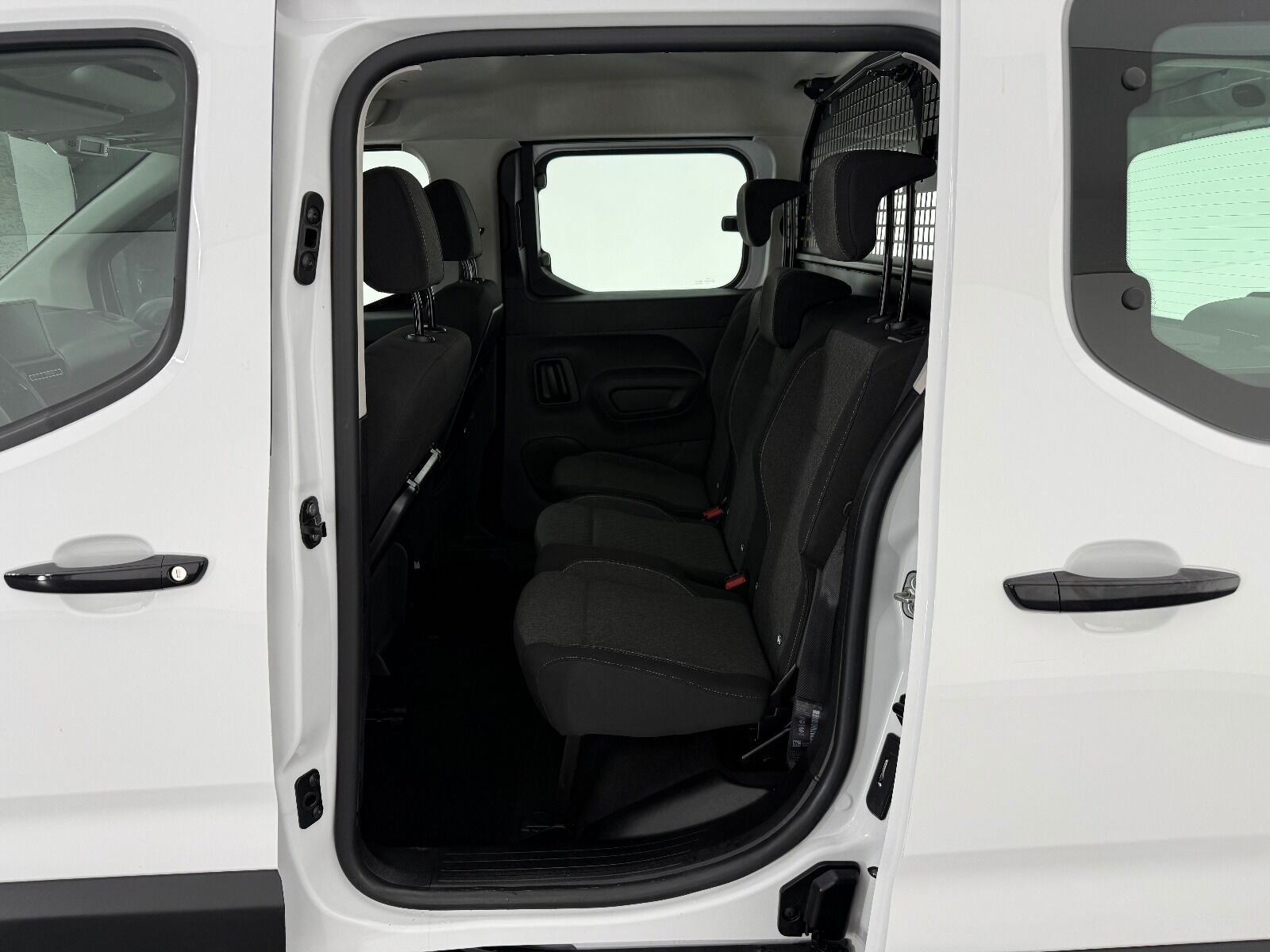 Opel Combo 1.5 D Essential - 2026 - Detay