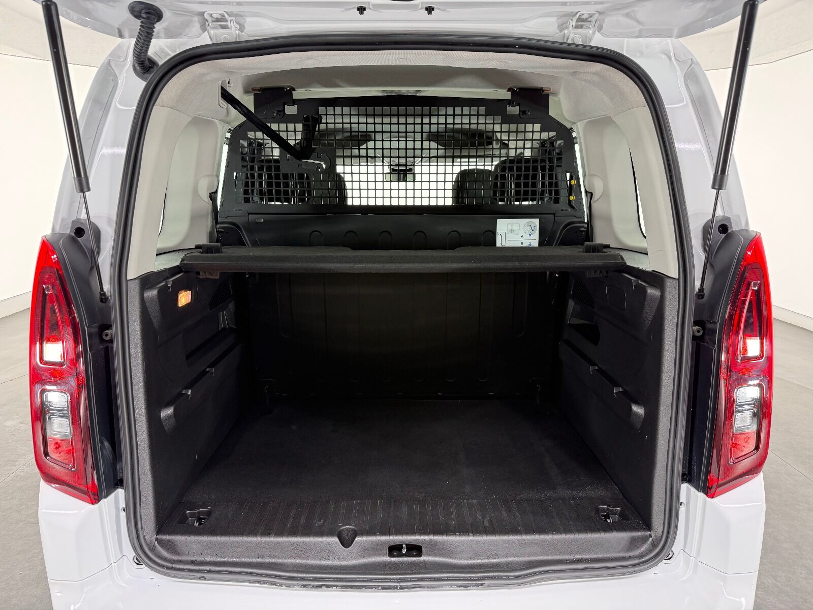 Opel Combo 1.5 D Essential - 2026 - Detay