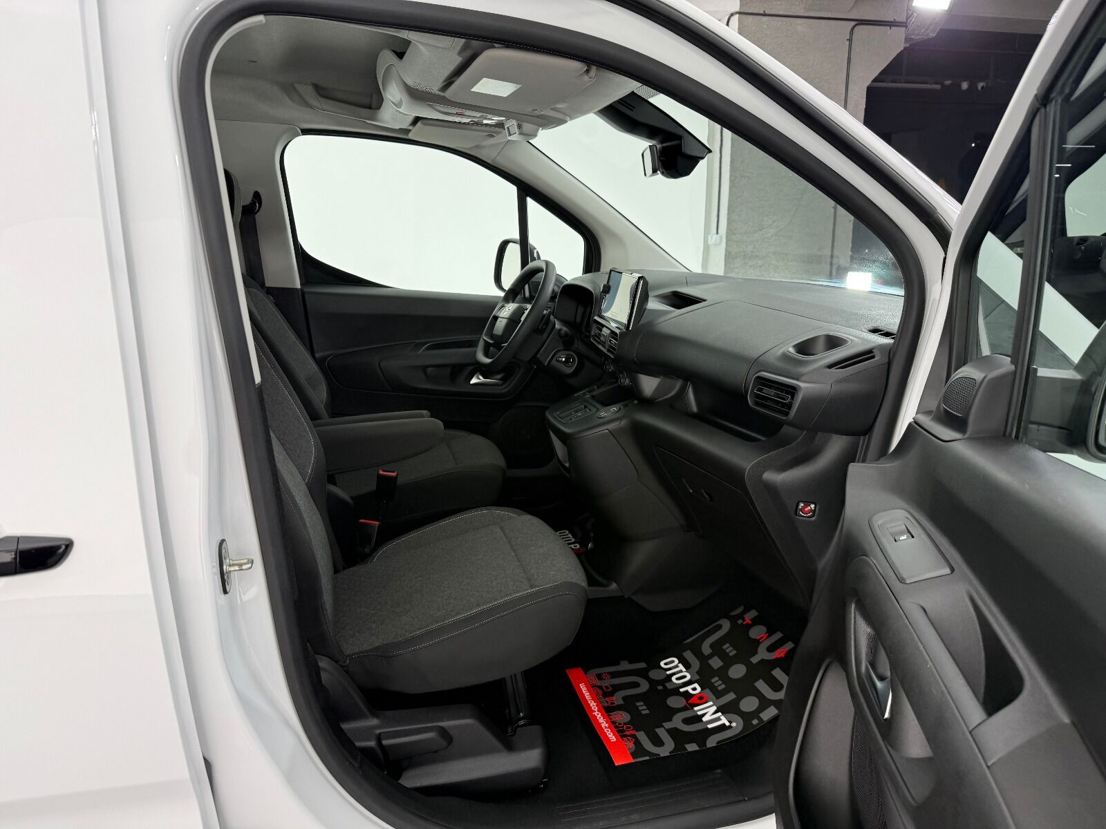 Opel Combo 1.5 D Essential - 2026 - Detay