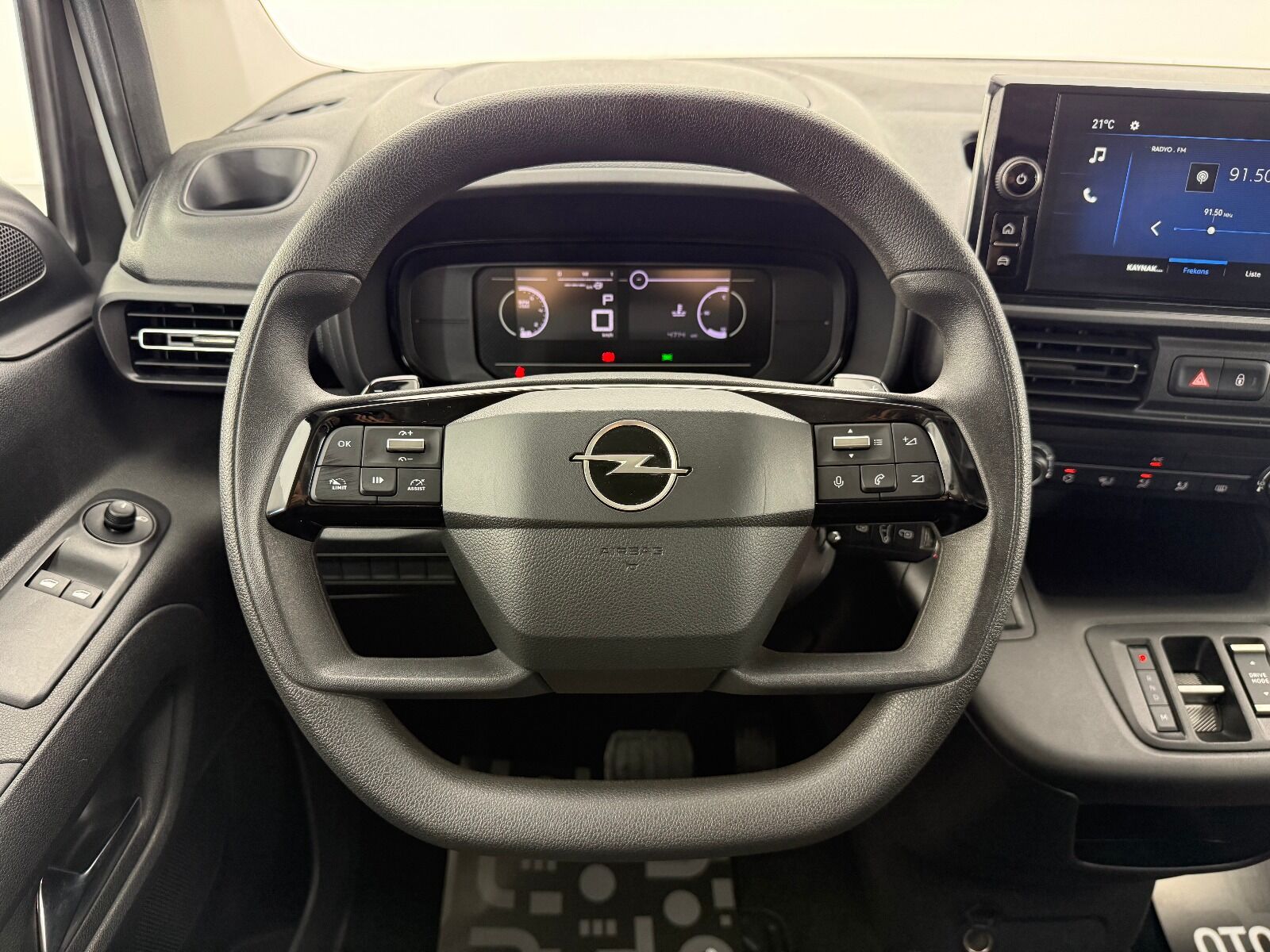 Opel Combo 1.5 D Essential - 2026 - Detay