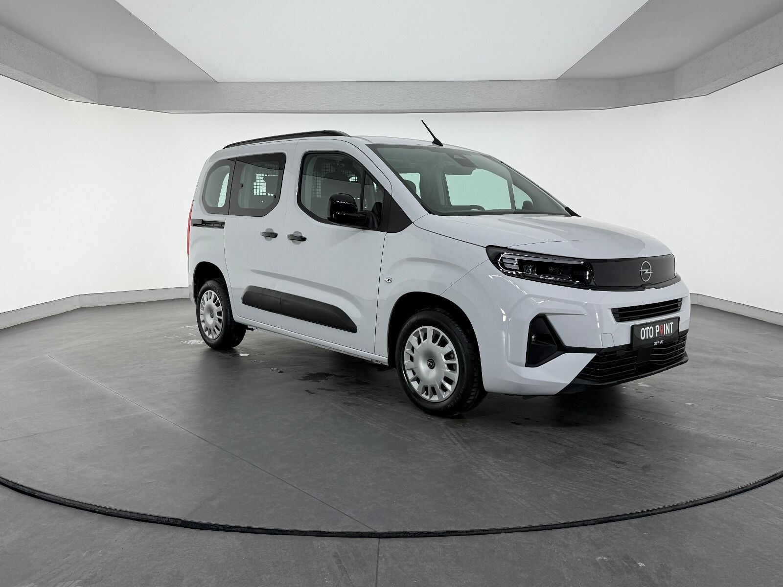Opel Combo 1.5 D Essential - 2026 - Detay