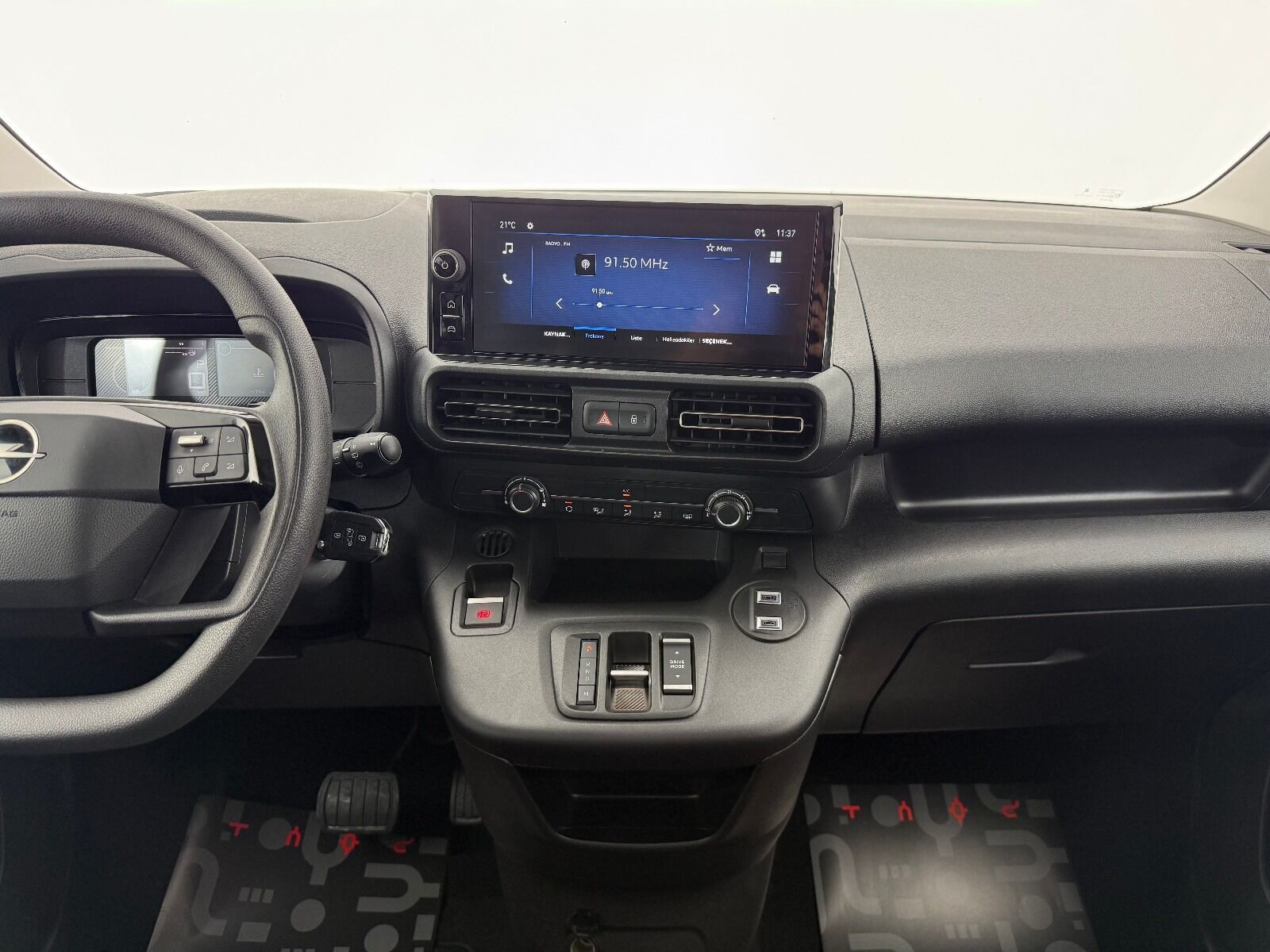 Opel Combo 1.5 D Essential - 2026 - Detay