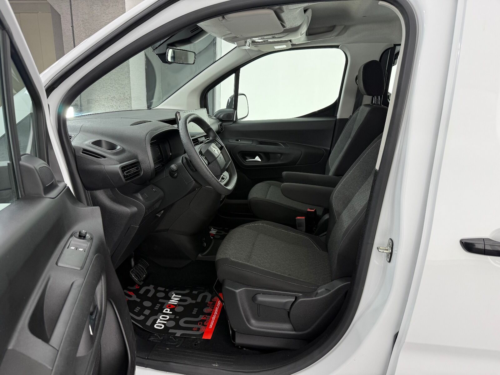 Opel Combo 1.5 D Essential - 2026 - Detay