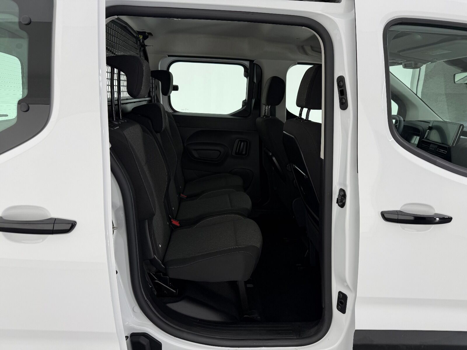 Opel Combo 1.5 D Essential - 2026 - Detay