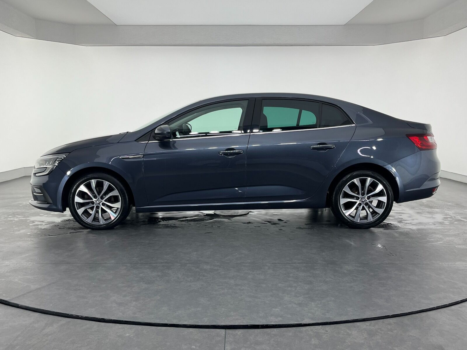 Renault Megane Sedan 1.5 Blue DCI Icon EDC - 2024 - Detay