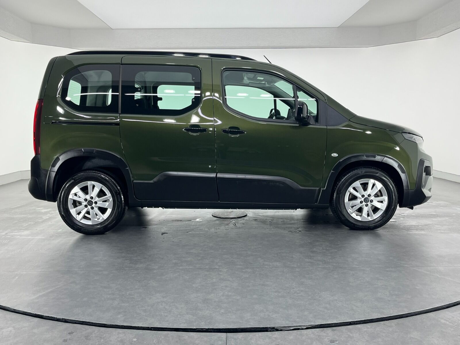 Peugeot Rifter Combi 1.5 BlueHDI Allure EAT8 - 2025 - Detay