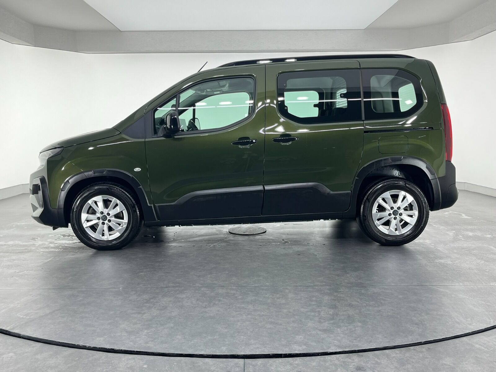 Peugeot Rifter Combi 1.5 BlueHDI Allure EAT8 - 2025 - Detay