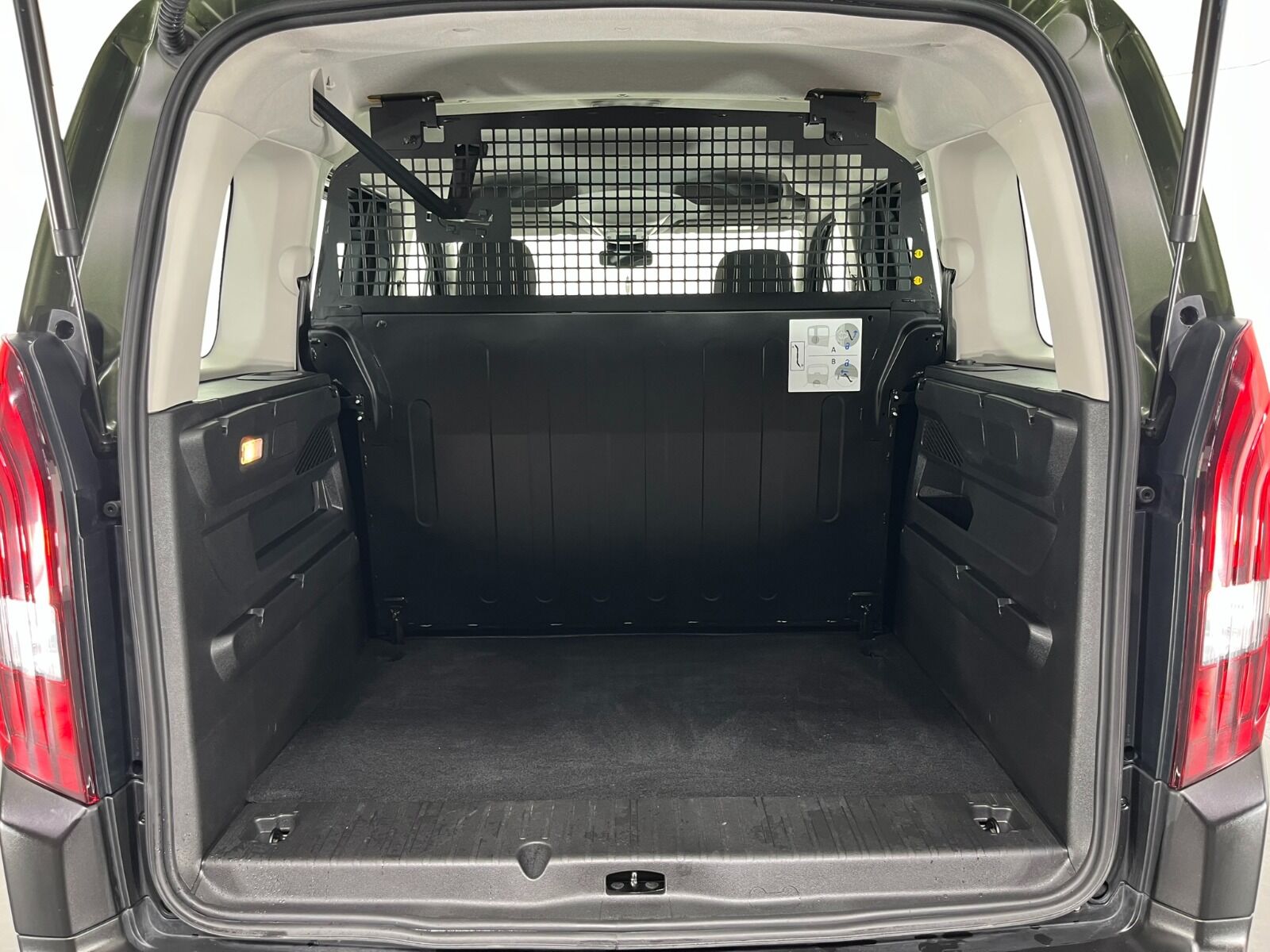 Peugeot Rifter Combi 1.5 BlueHDI Allure EAT8 - 2025 - Detay