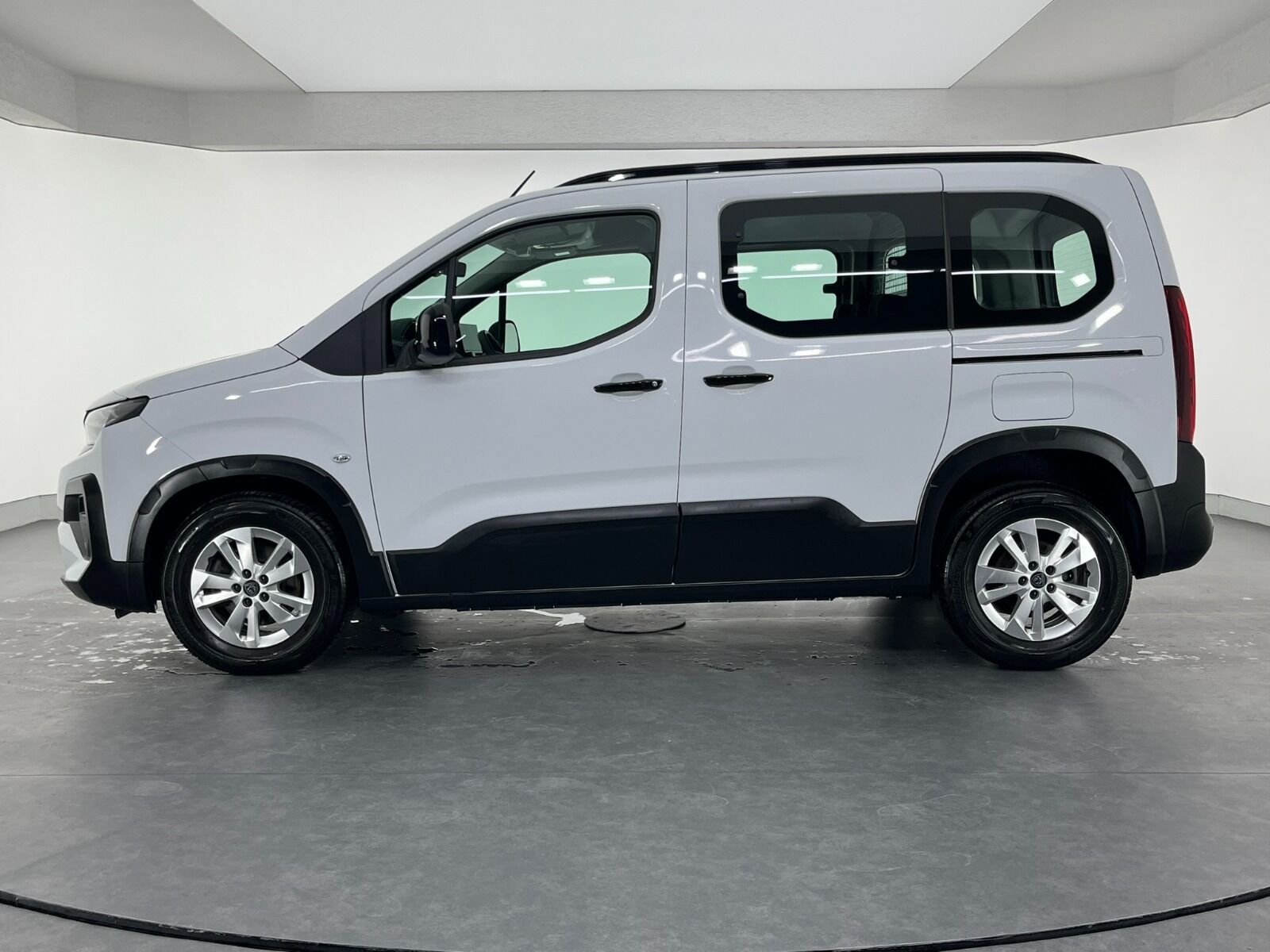 Peugeot Rifter Combi 1.5 BlueHDI Allure EAT8 - 2025 - Detay