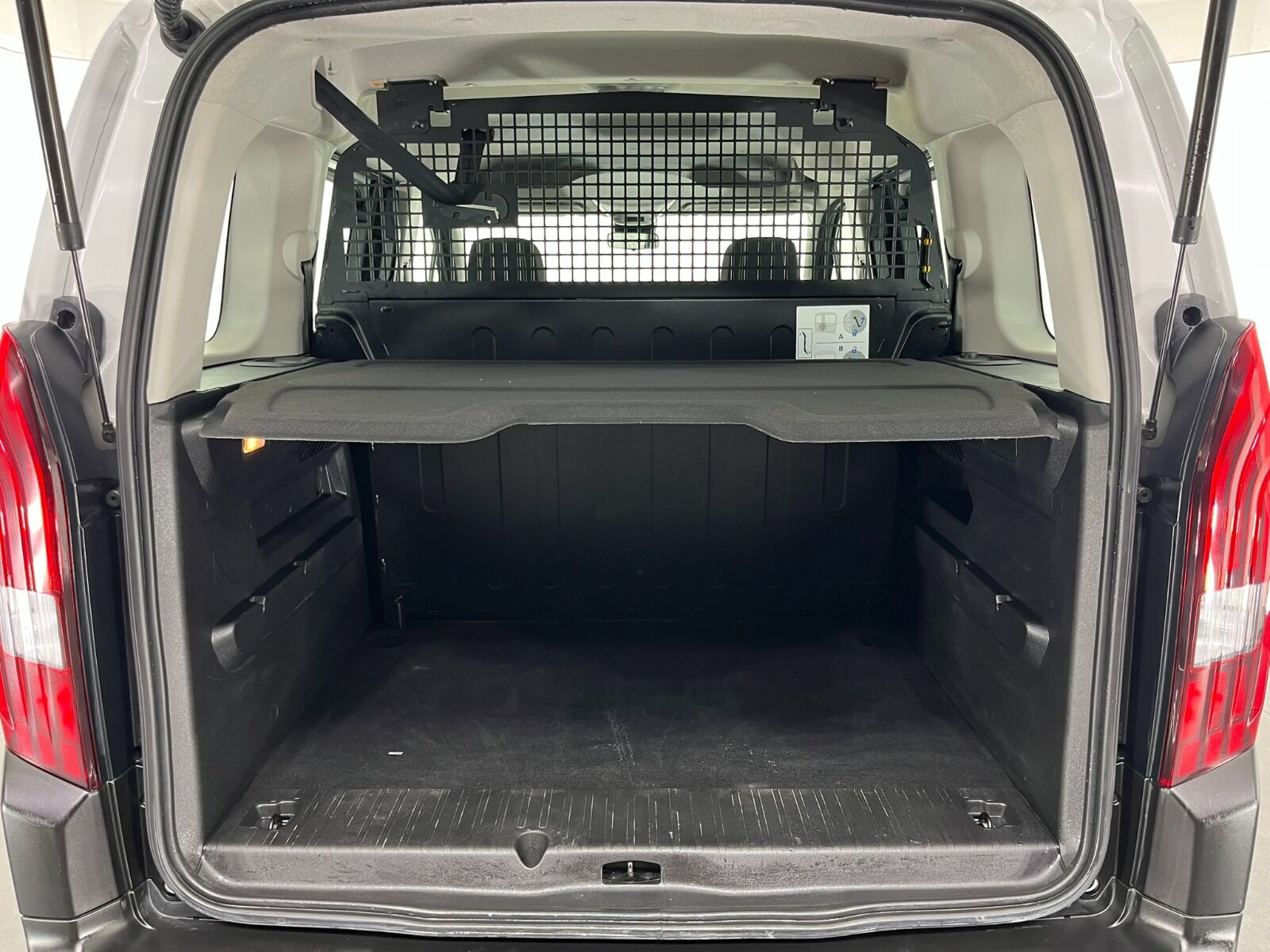 Peugeot Rifter Combi 1.5 BlueHDI Allure EAT8 - 2025 - Detay