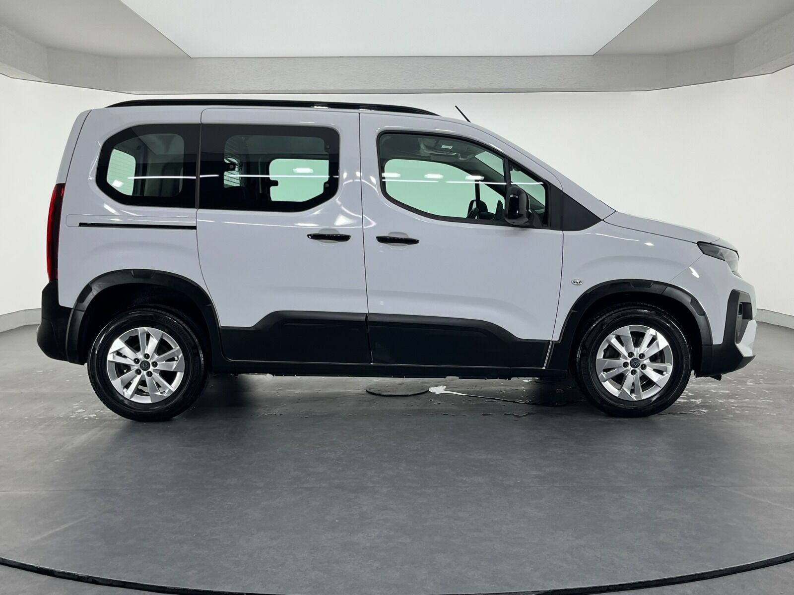 Peugeot Rifter Combi 1.5 BlueHDI Allure EAT8 - 2025 - Detay