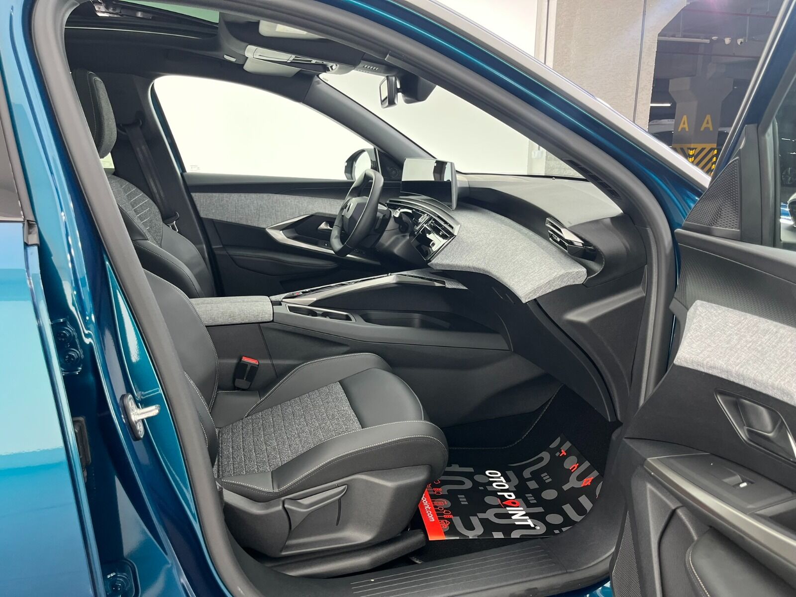 Peugeot 3008 Crossover 1.2 Hybrid Allure eDCS6 - 2025 - Detay