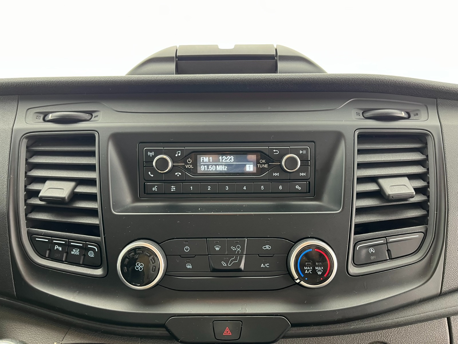 Ford Transit 350 E - 2023 - Detay