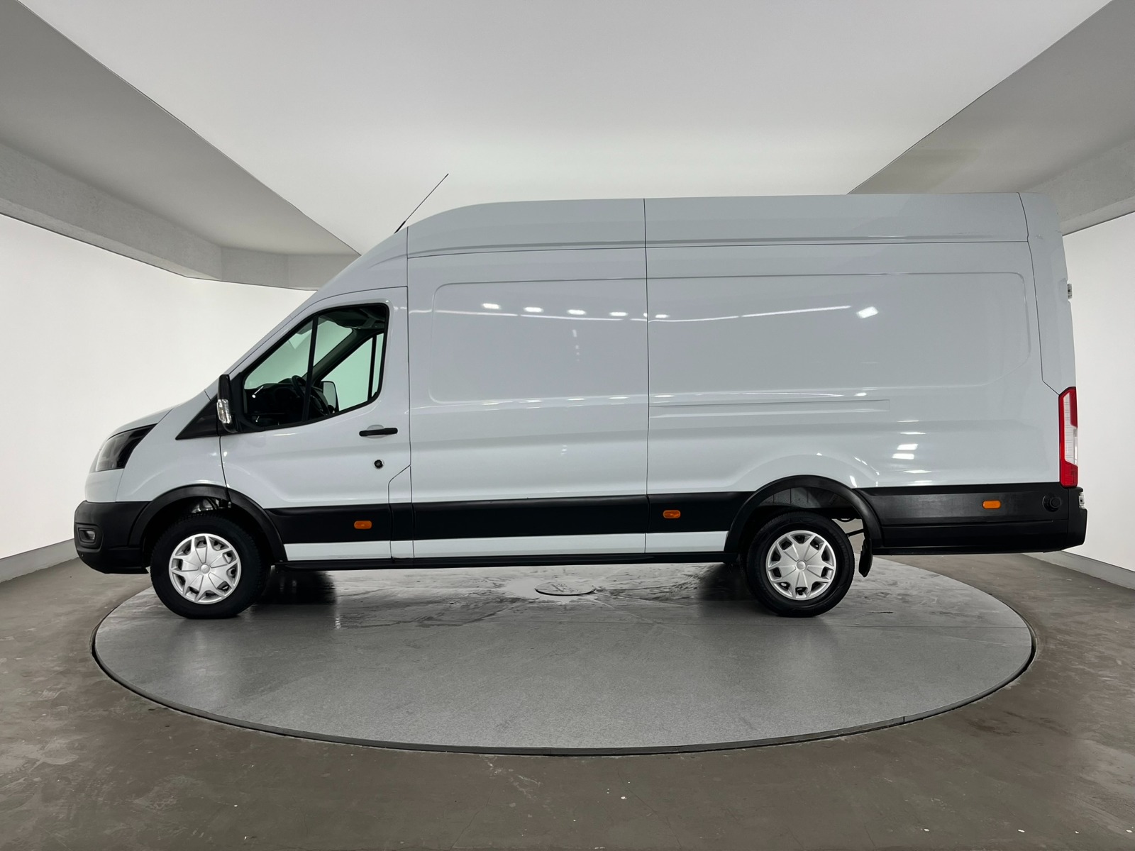 Ford Transit 350 E - 2023 - Detay