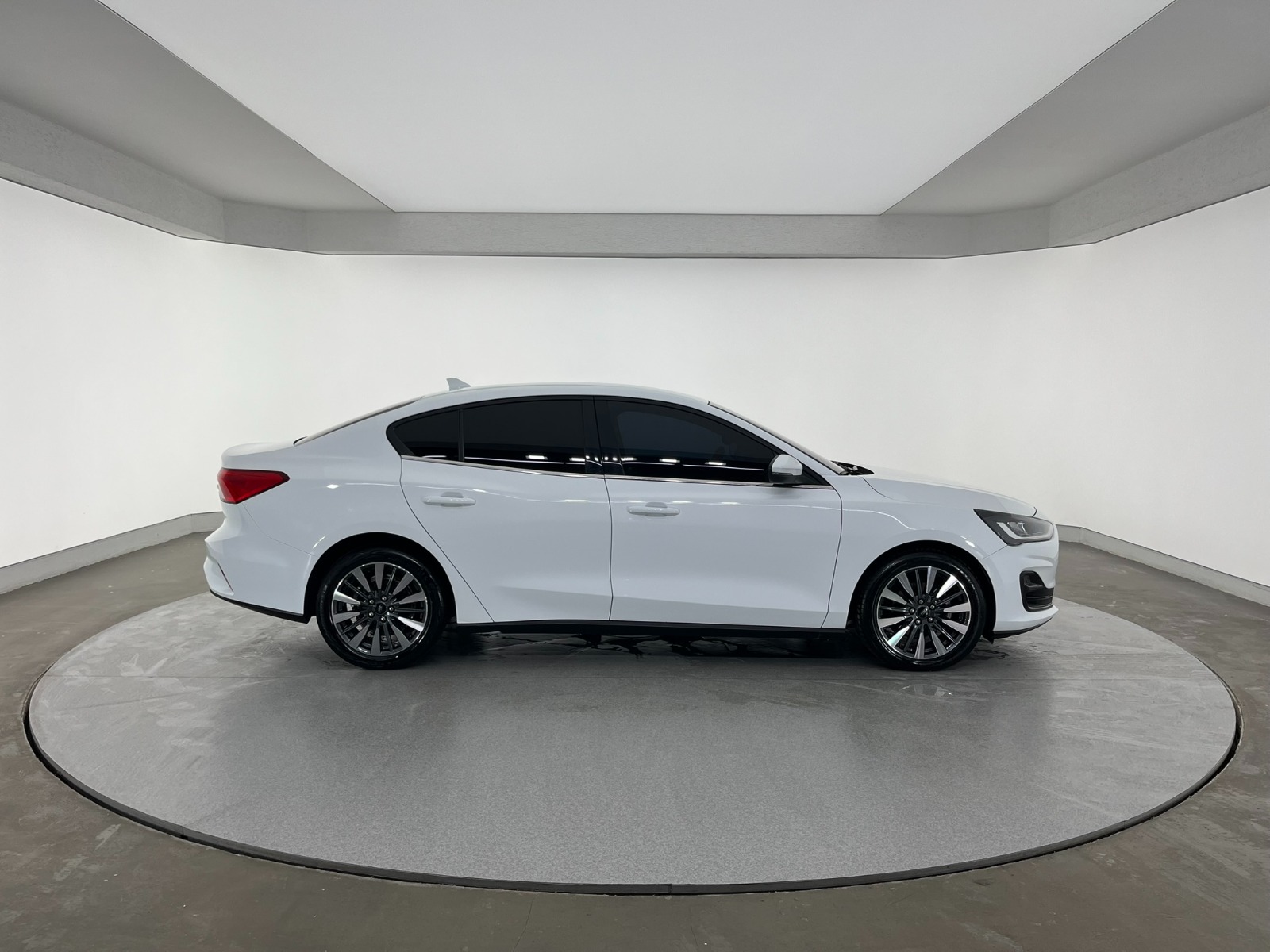 Ford Focus Sedan 1.5 TDCI EcoBlue Titanium X Otomatik - 2023 - Detay