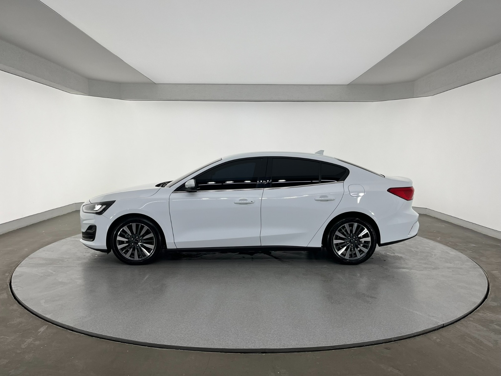 Ford Focus Sedan 1.5 TDCI EcoBlue Titanium X Otomatik - 2023 - Detay