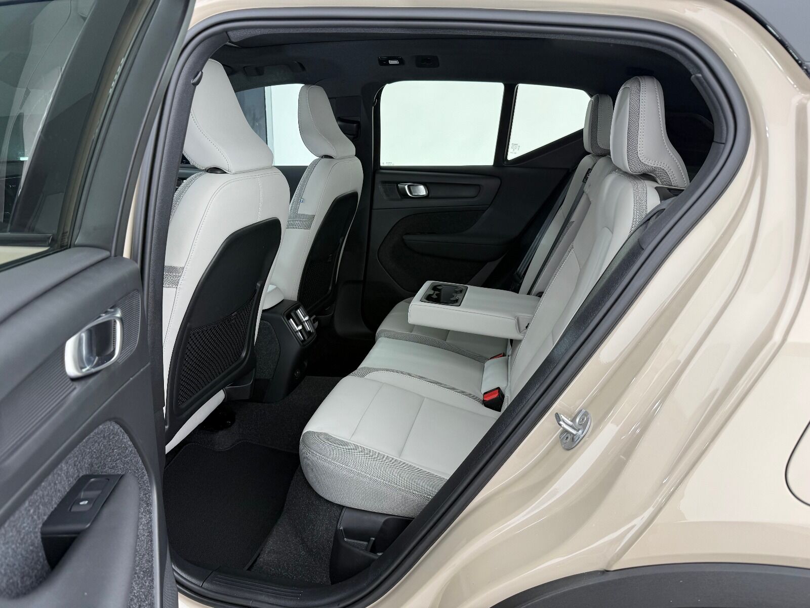 Volvo EX40 Single Motor Extended Range Ultra - 2025 - Detay