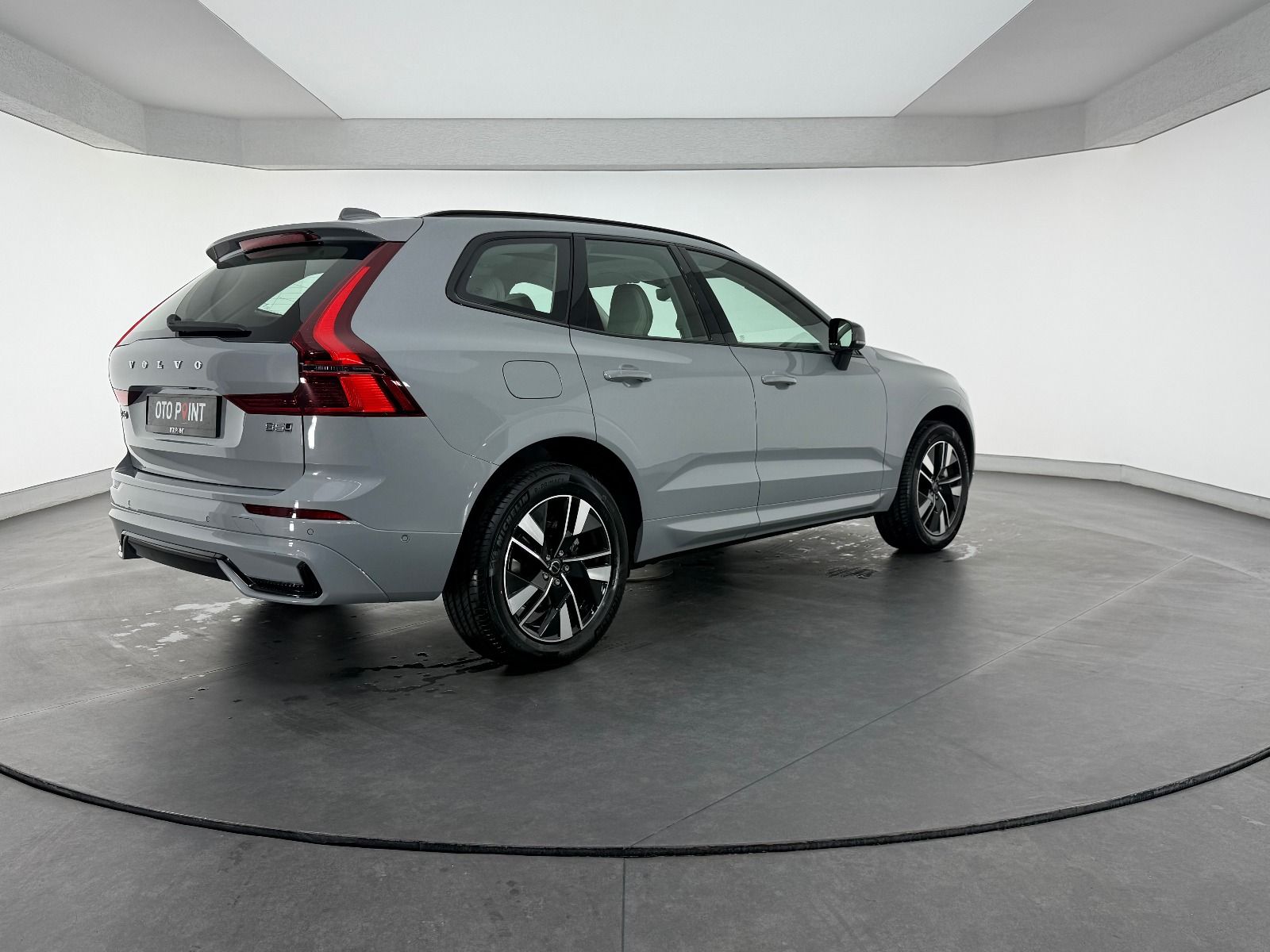 Volvo XC60 2.0 B5 MHEV Plus Dark AWD - 2026 - Detay