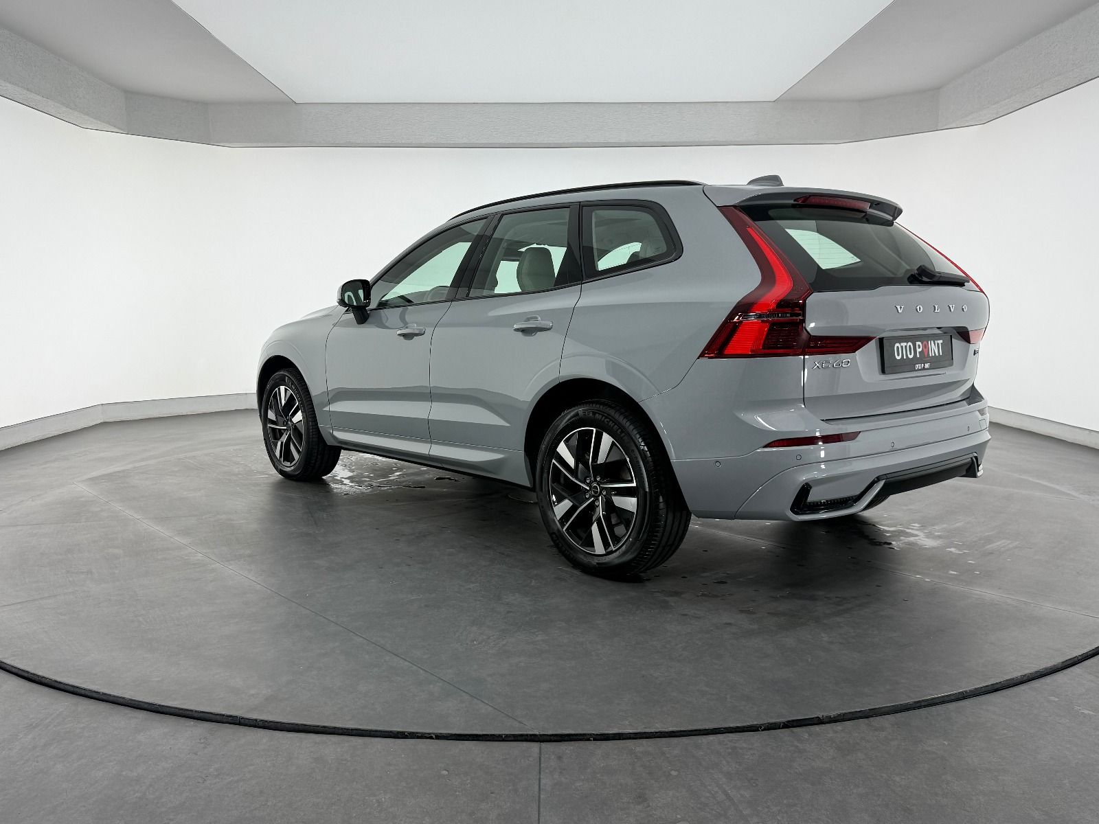 Volvo XC60 2.0 B5 MHEV Plus Dark AWD - 2026 - Detay