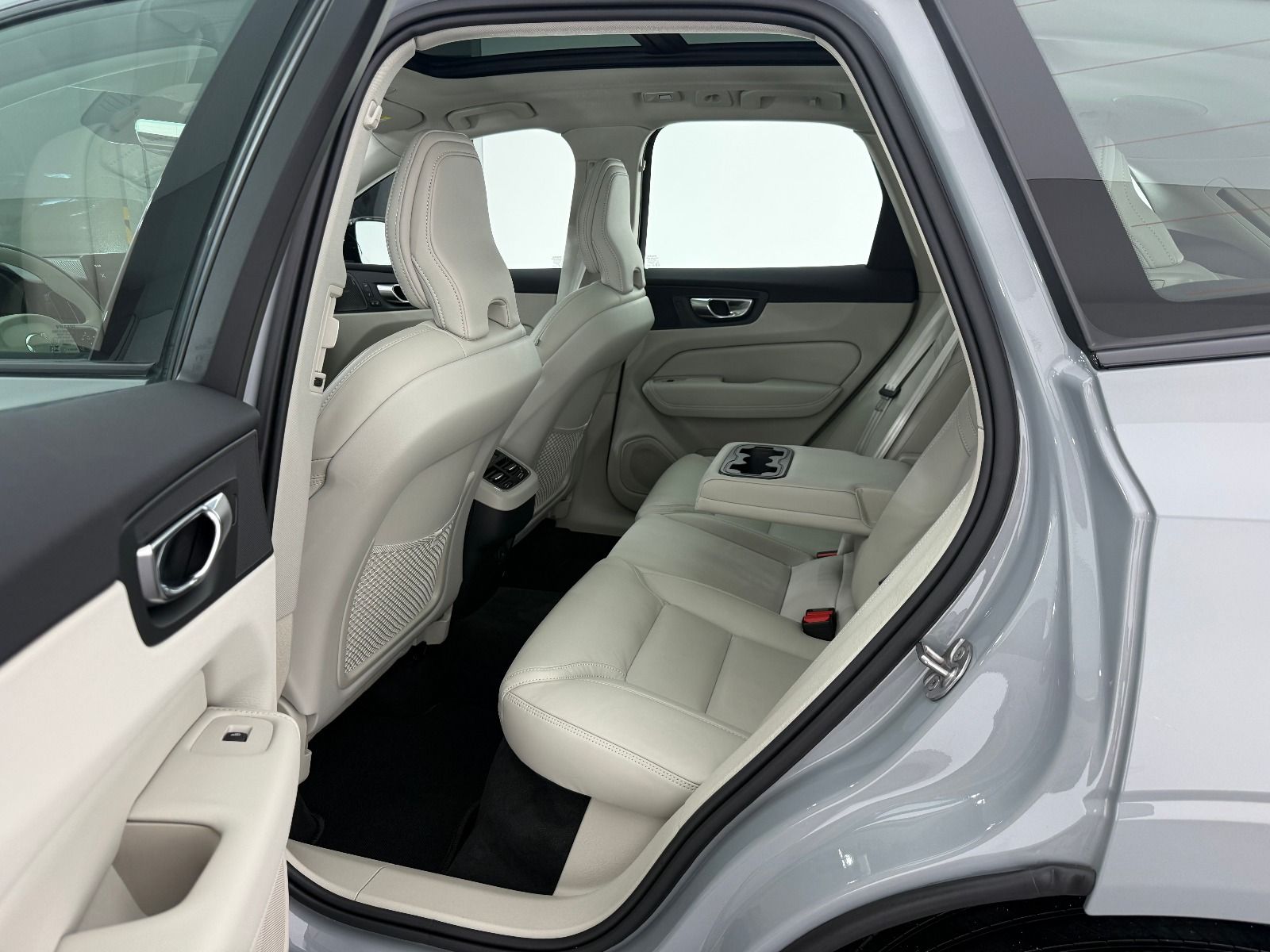 Volvo XC60 2.0 B5 MHEV Plus Dark AWD - 2026 - Detay